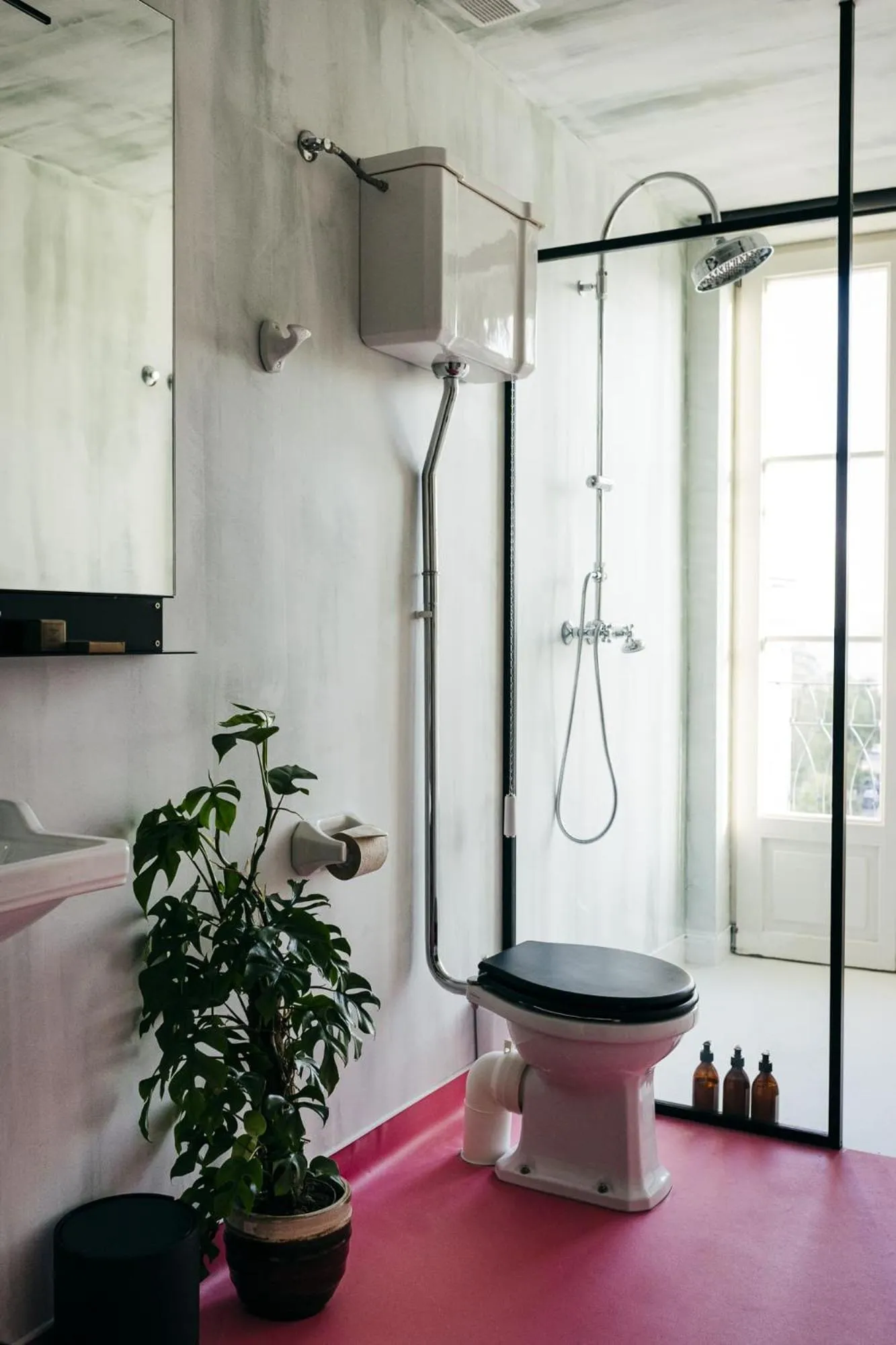 Toilet in Independente Bica