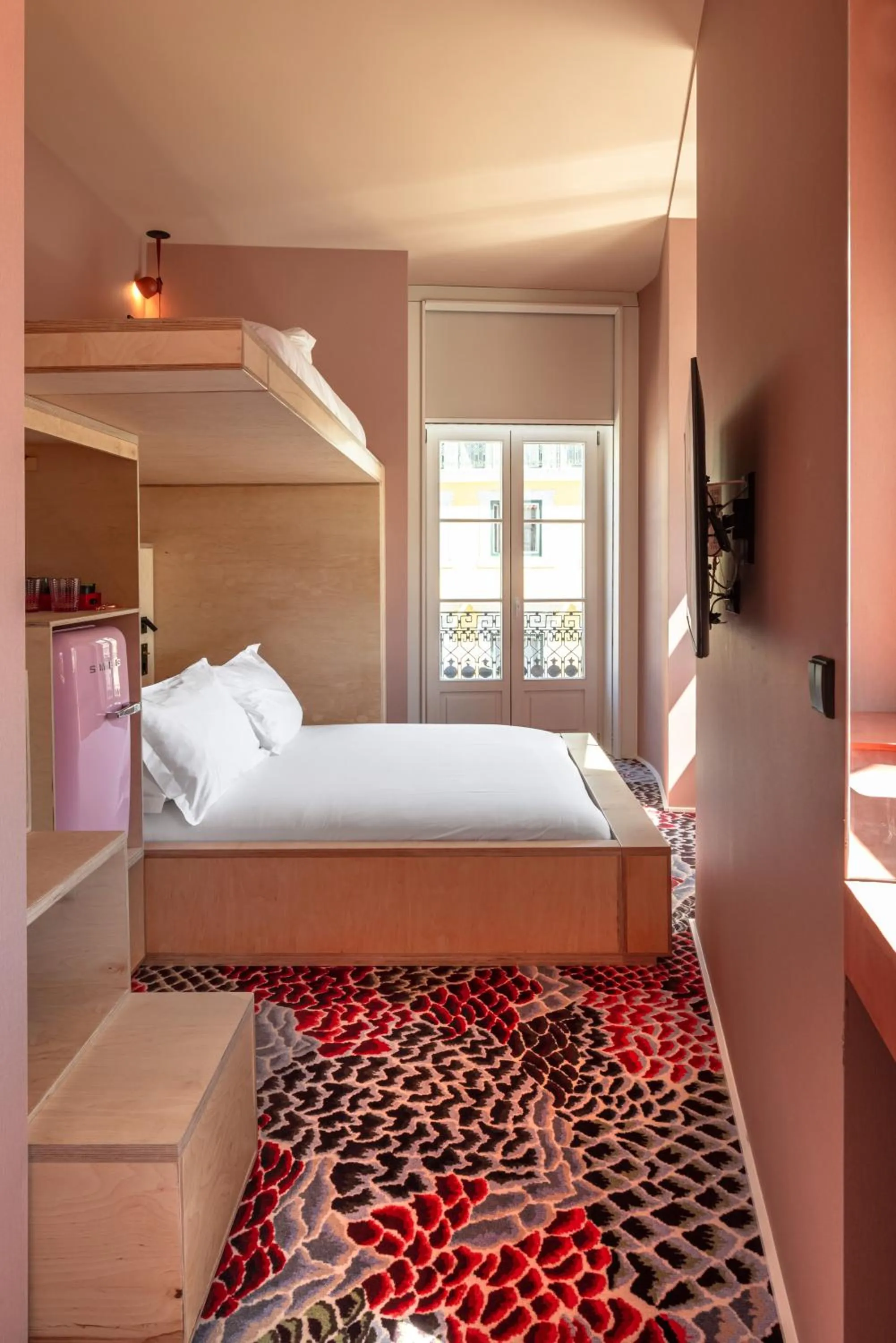 Bedroom, Bed in Independente Bica