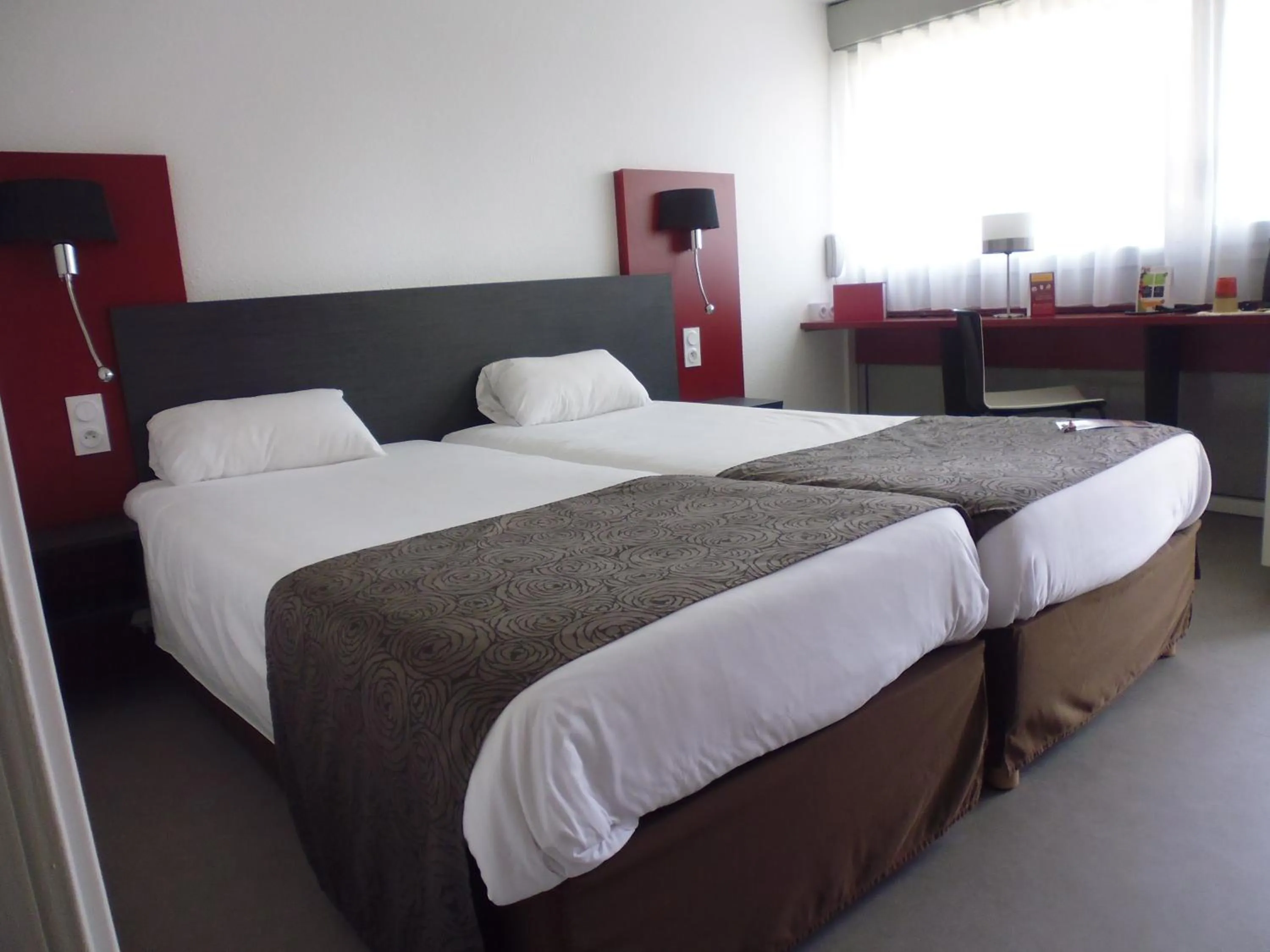 Bed in Brit Hotel Mayenne