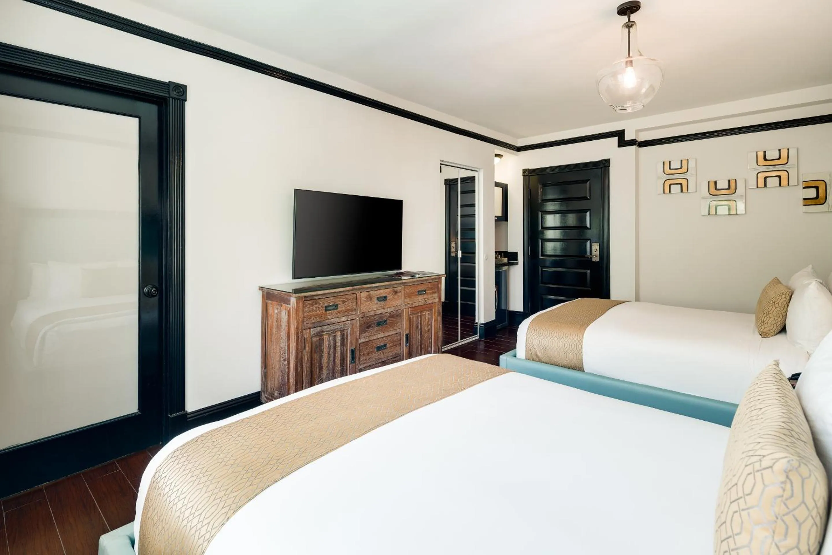 Bed in Hotel Croydon