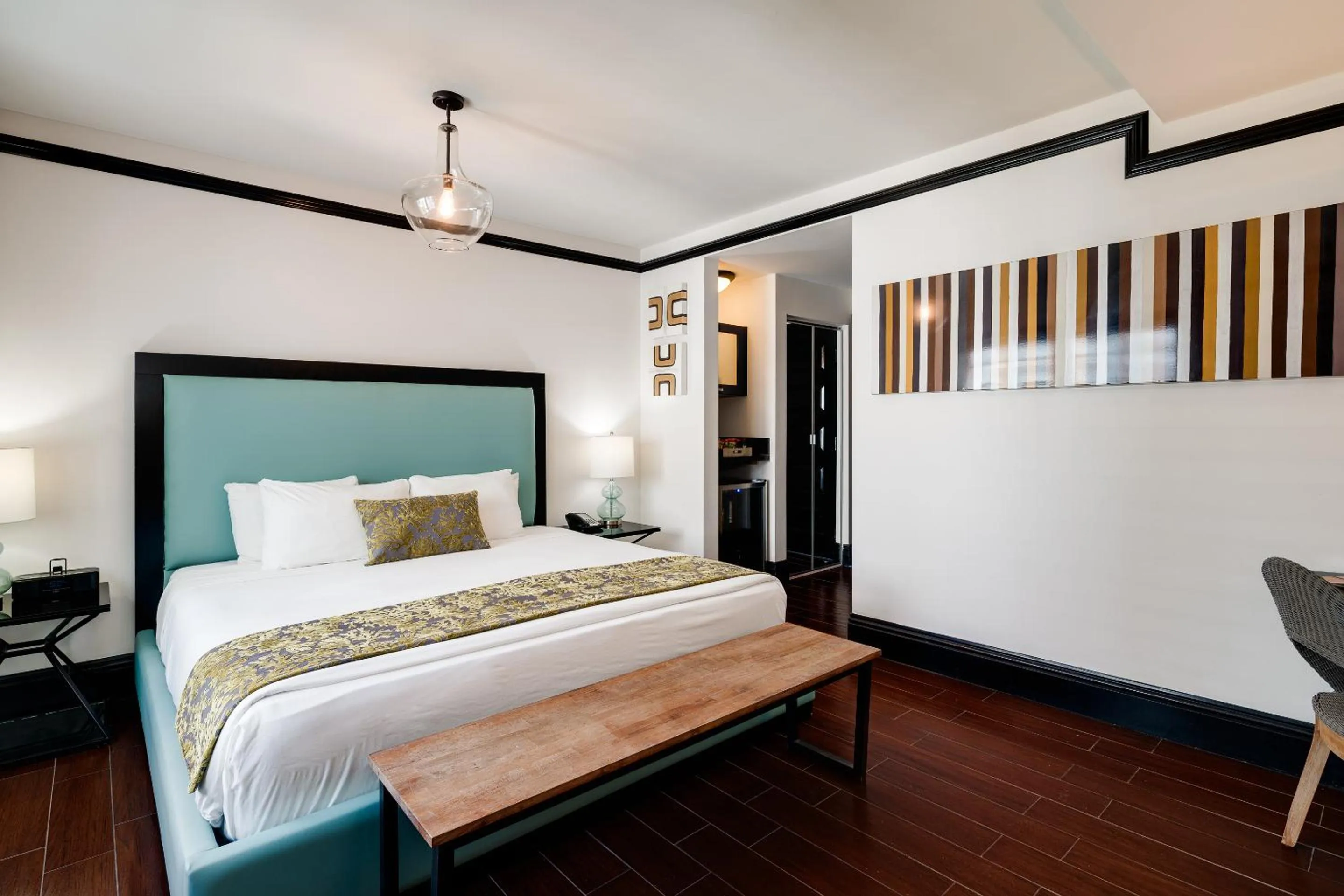 Bed in Hotel Croydon