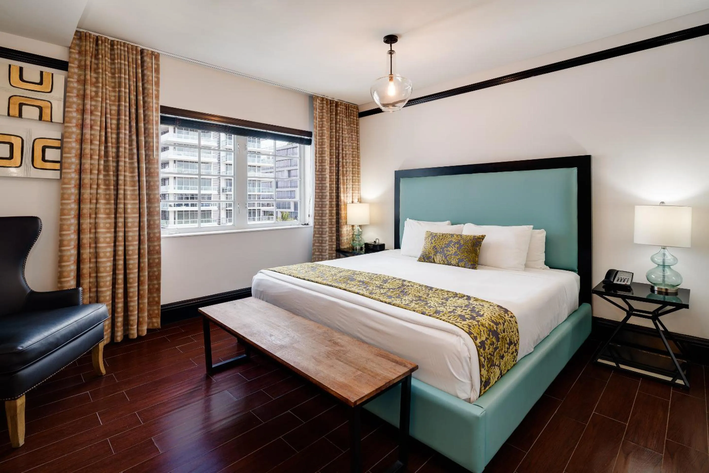 Bed in Hotel Croydon