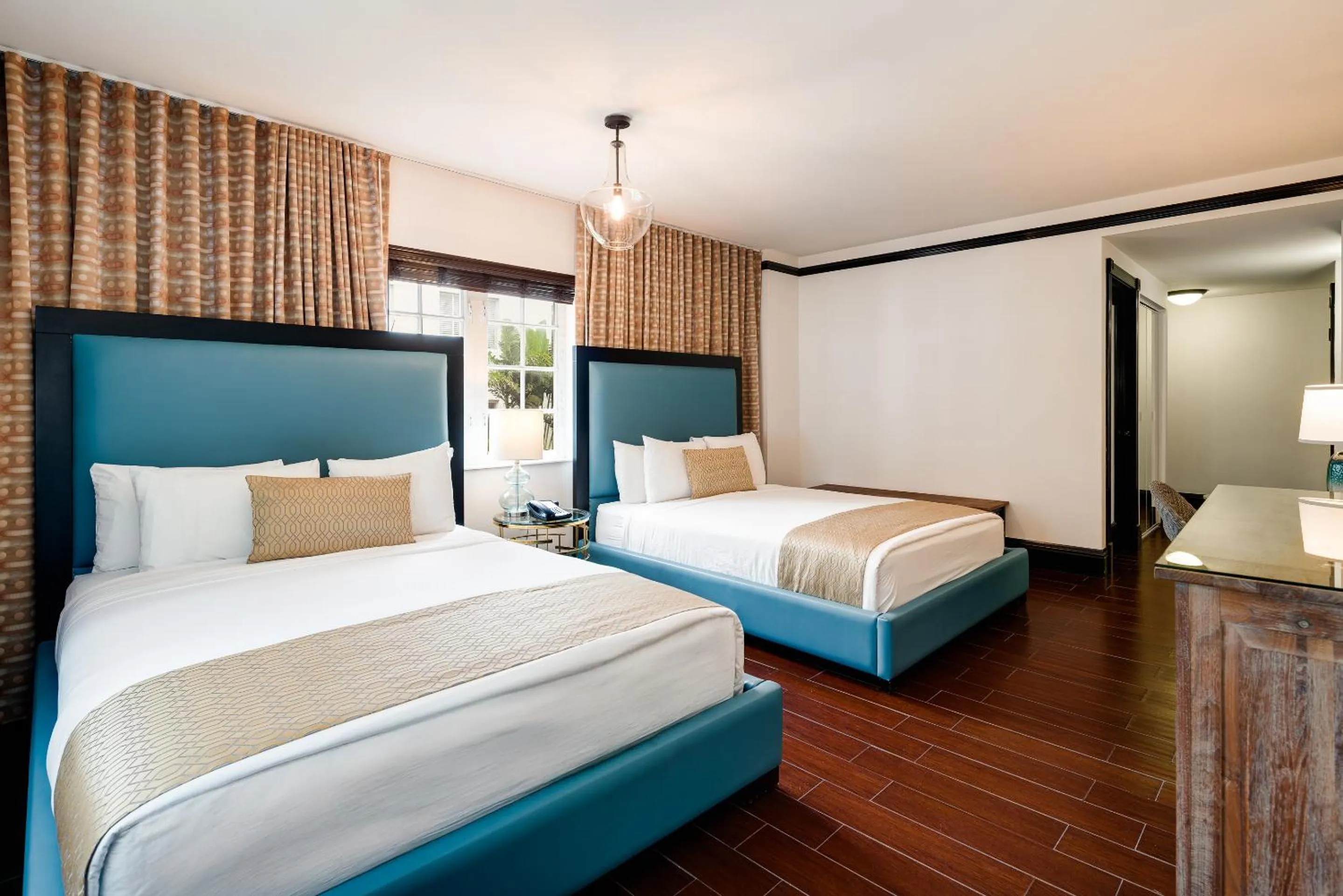 Bed in Hotel Croydon