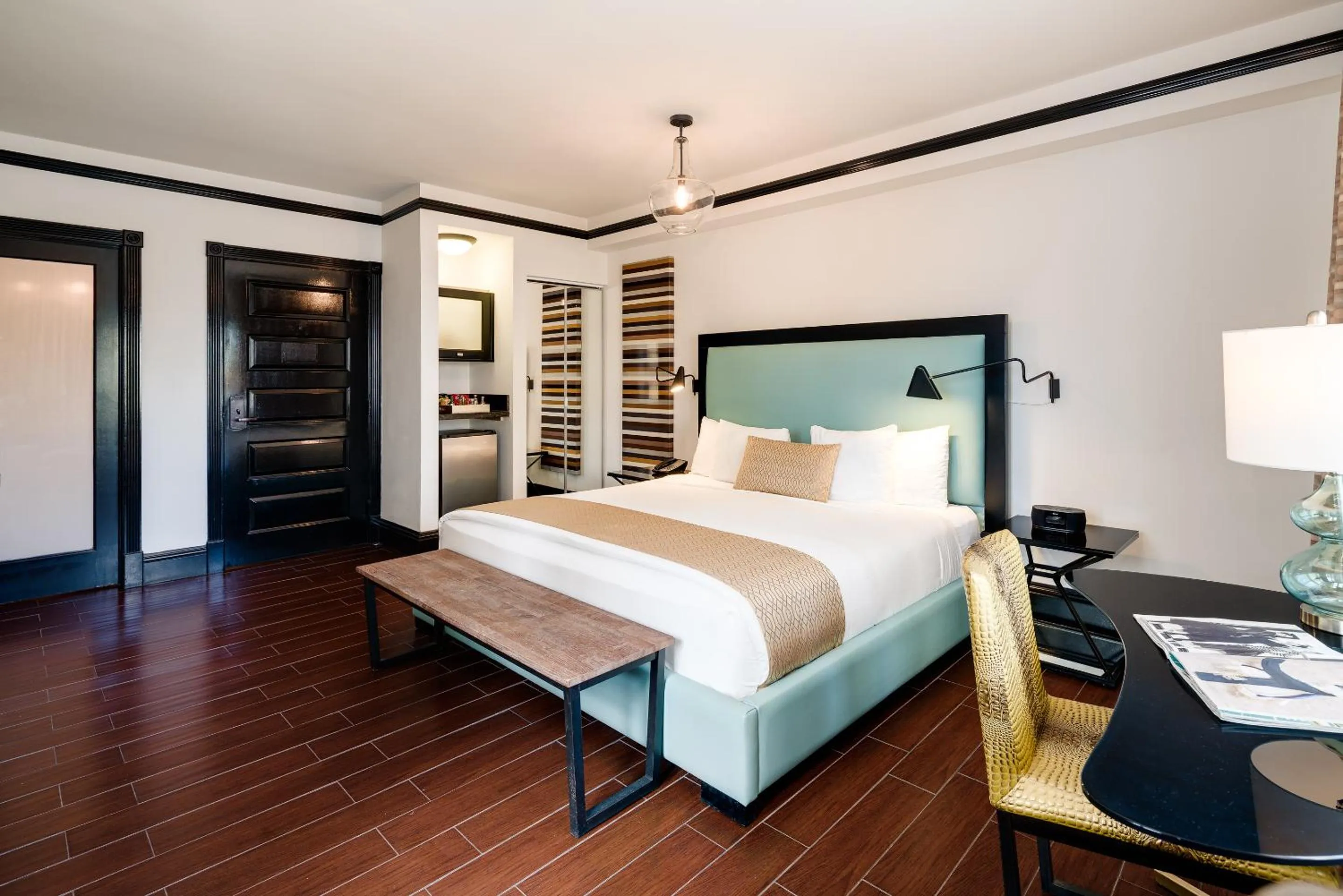 Bed in Hotel Croydon