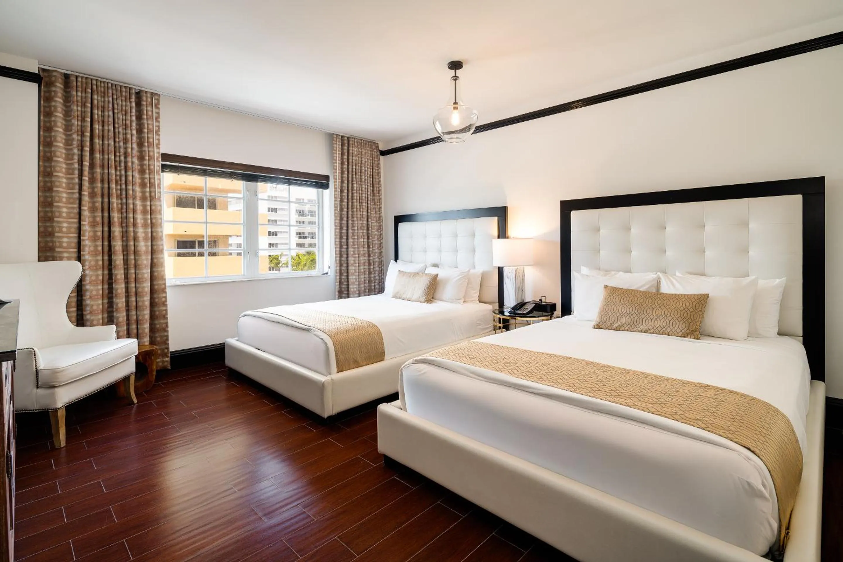 Bed in Hotel Croydon