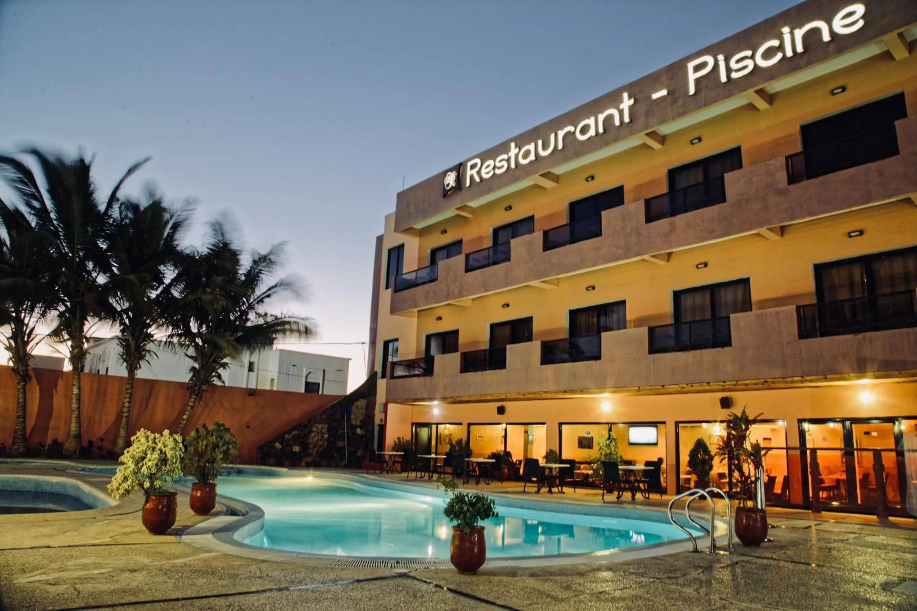 Restaurant/places to eat in Hôtel IMAN