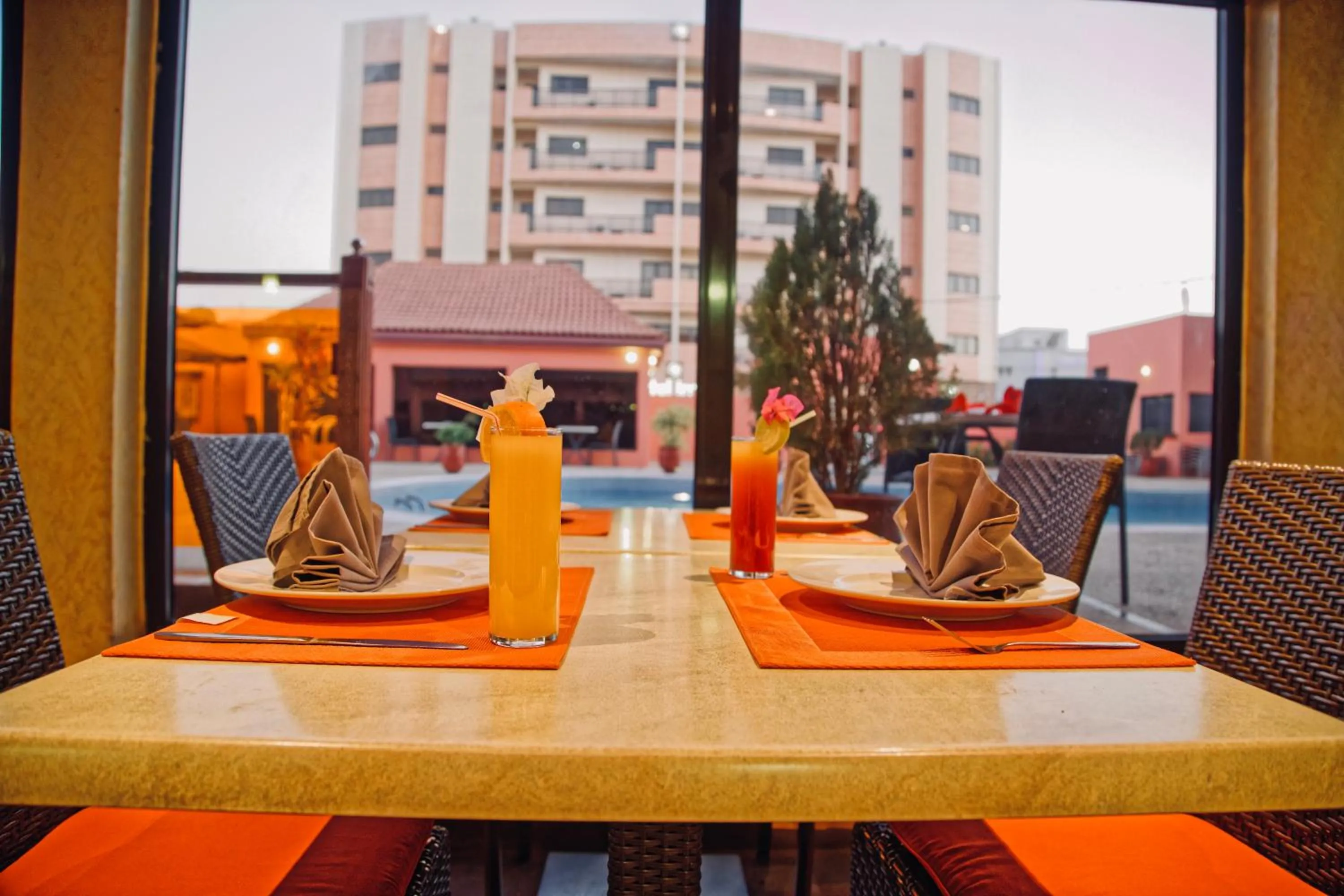 Restaurant/places to eat in Hôtel IMAN