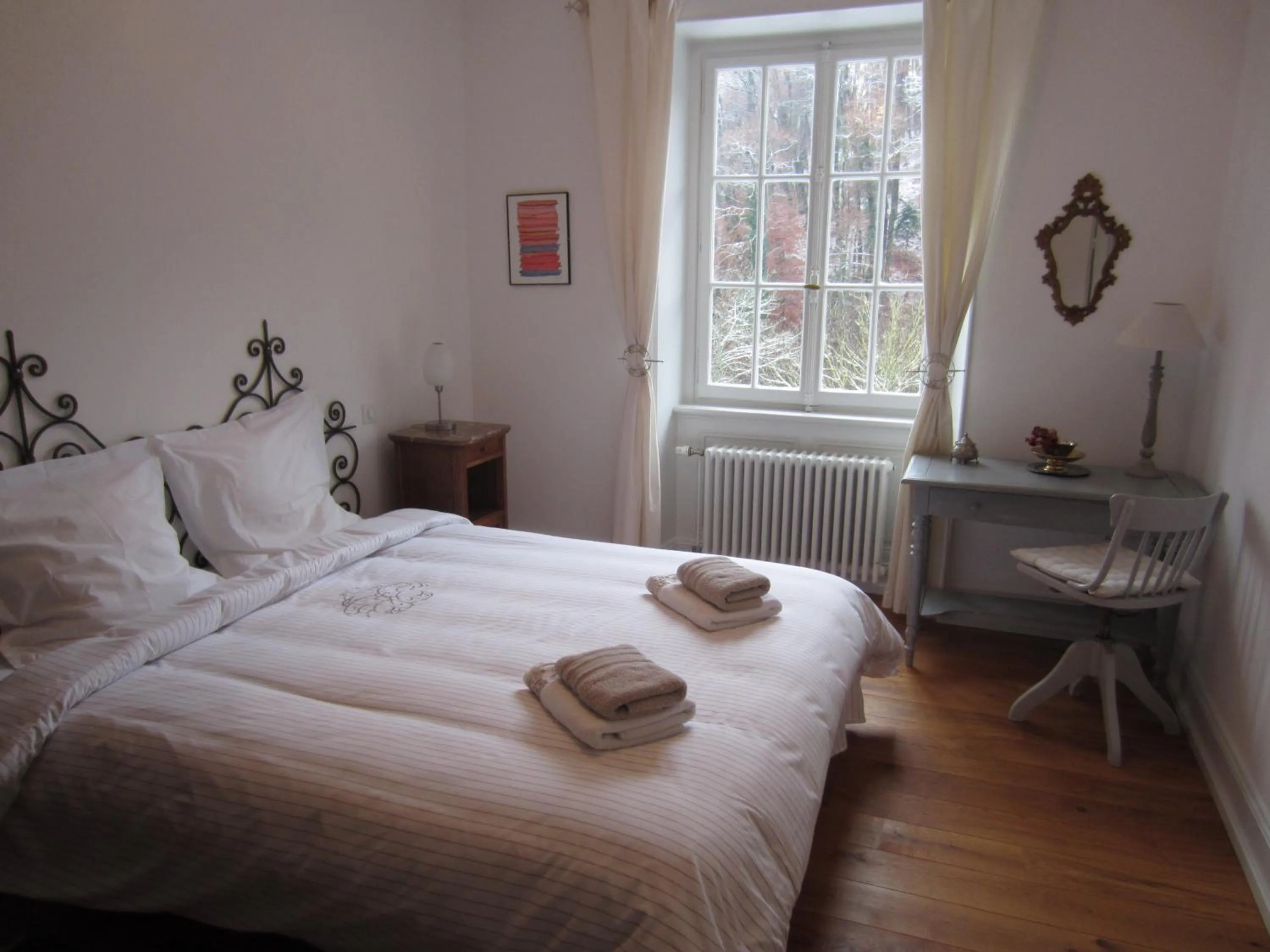 Photo of the whole room, Bed in La Maison des Fontaines d'Alsace