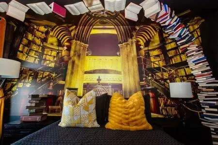 Magical Muggle Mansion Pool & Spa Sleeps 23