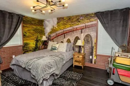 Magical Muggle Mansion Pool & Spa Sleeps 23