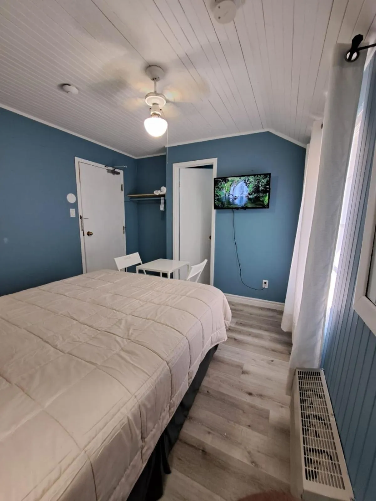 Bed in Windspire Inn