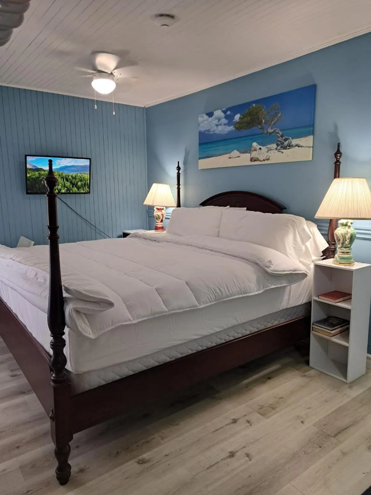 Bed in Windspire Inn