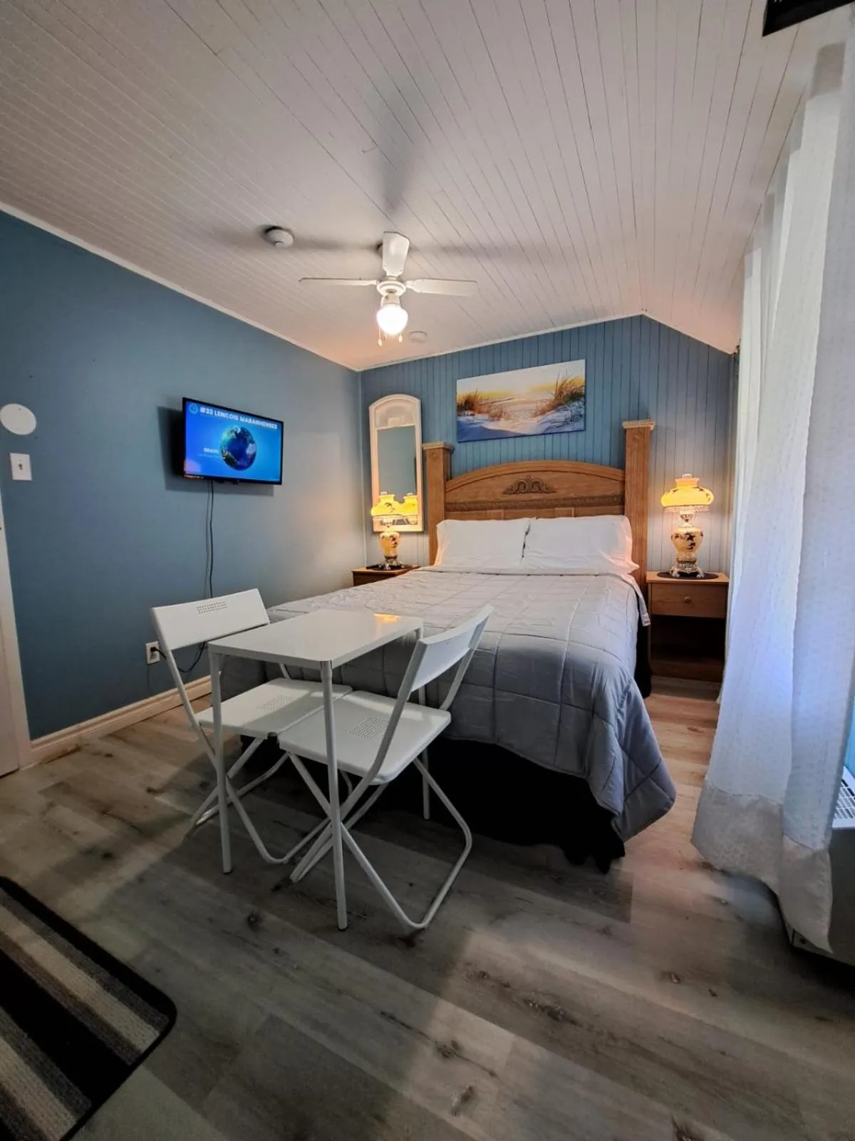 Bed in Windspire Inn