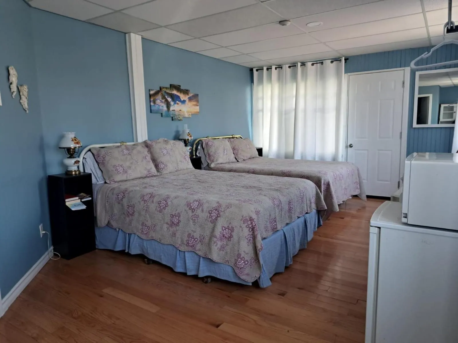 Bed in Windspire Inn