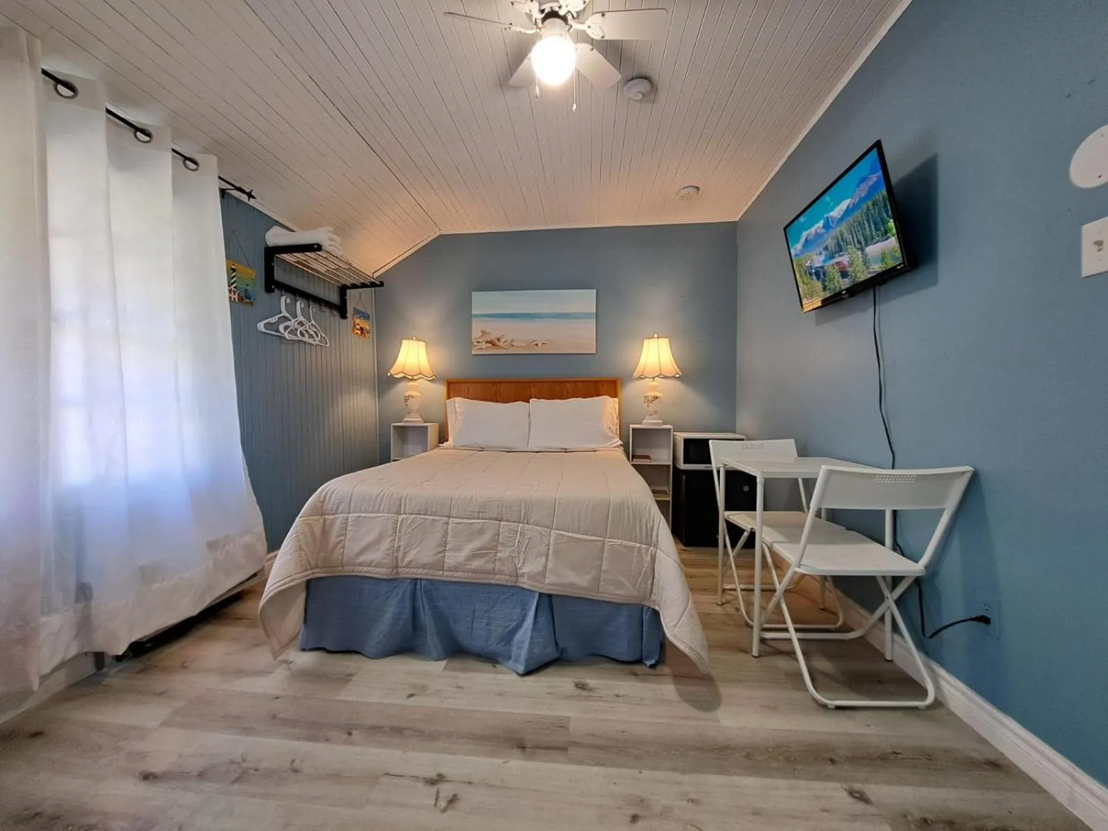 Bed in Windspire Inn