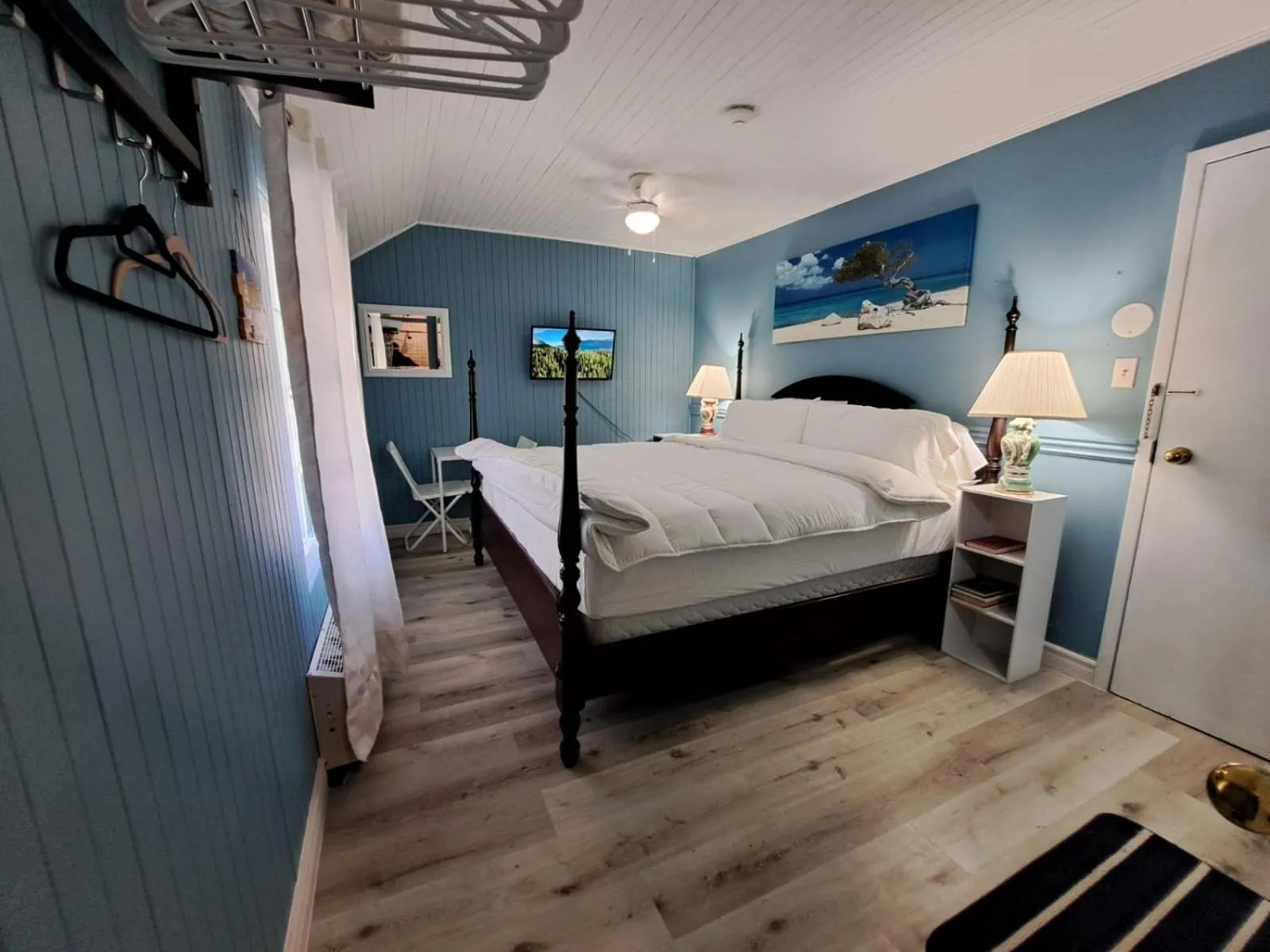 Bed in Windspire Inn