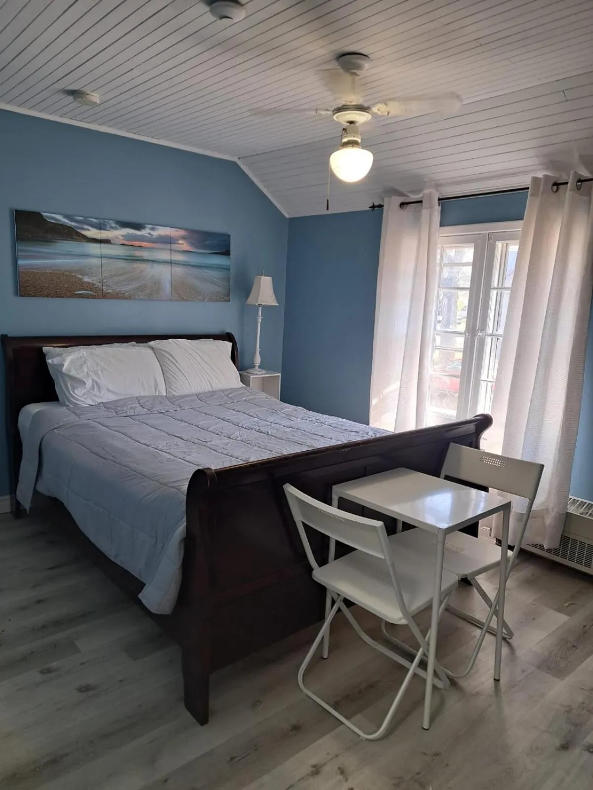 Bed in Windspire Inn