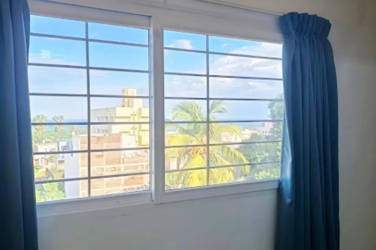 Sea view in Auro Maison