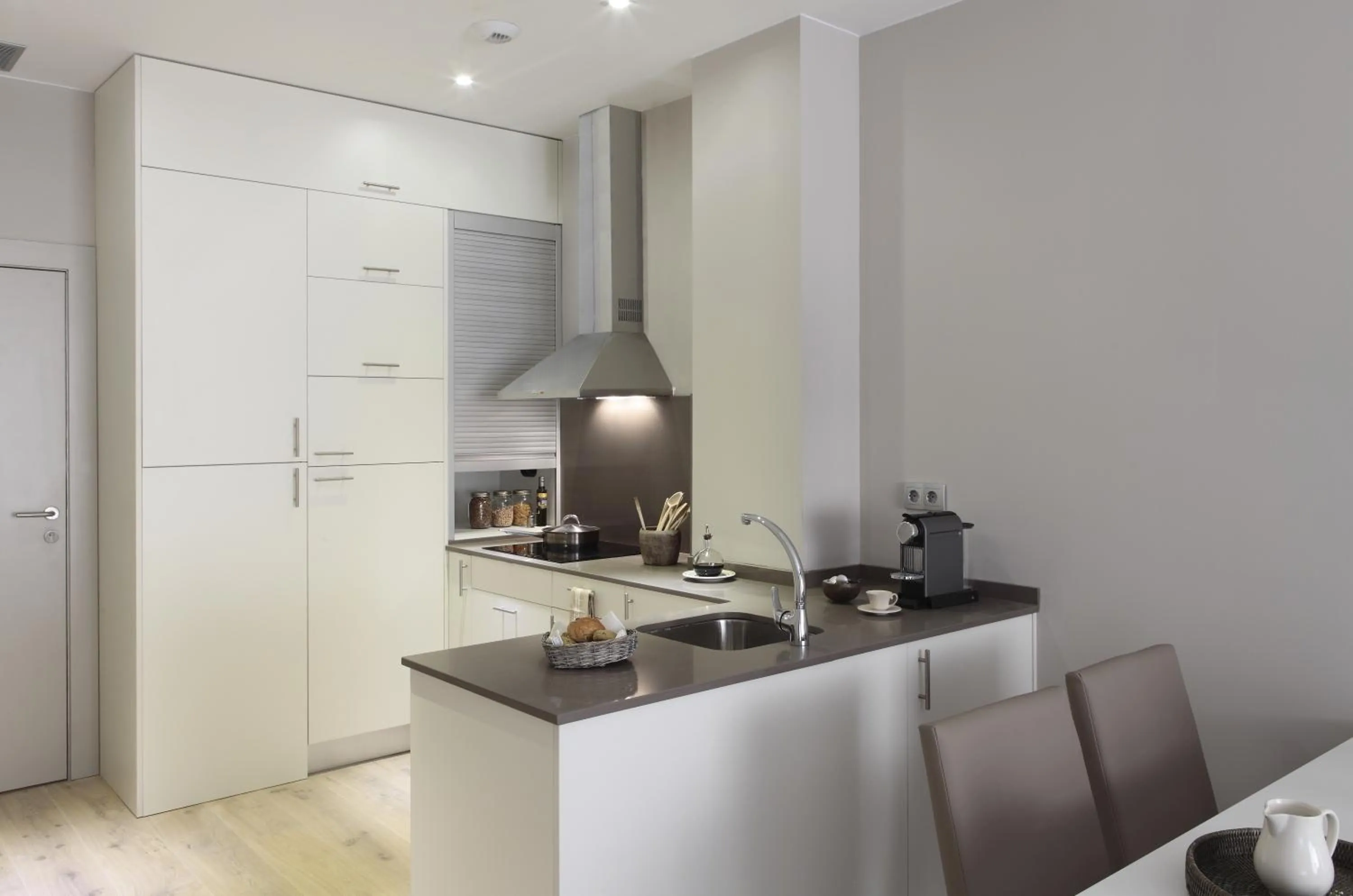 Kitchen or kitchenette in Rambla 102