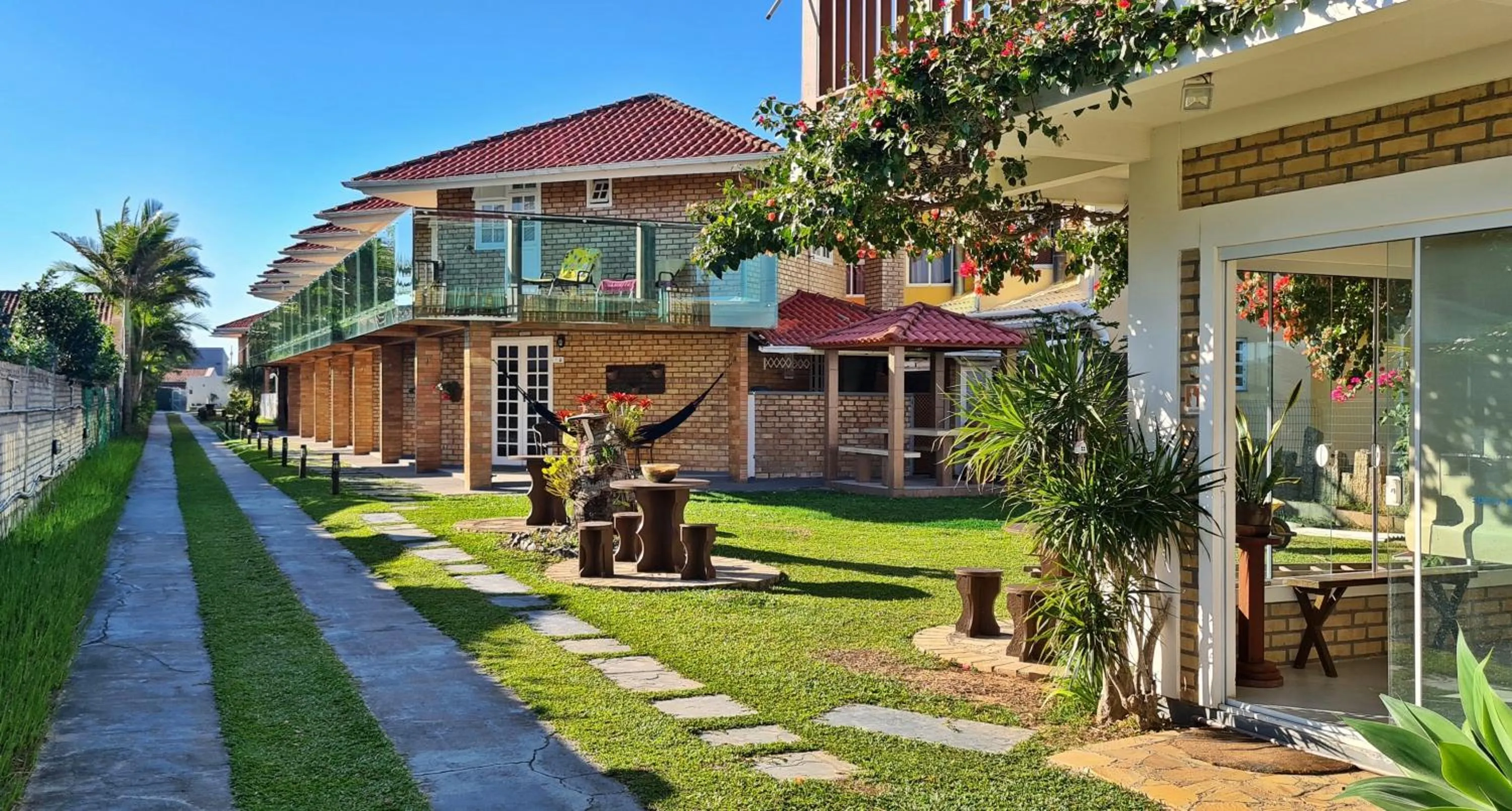 Pousada Recanto Edênico - à beira mar da Praia Ponta do Papagaio, Palhoça SC