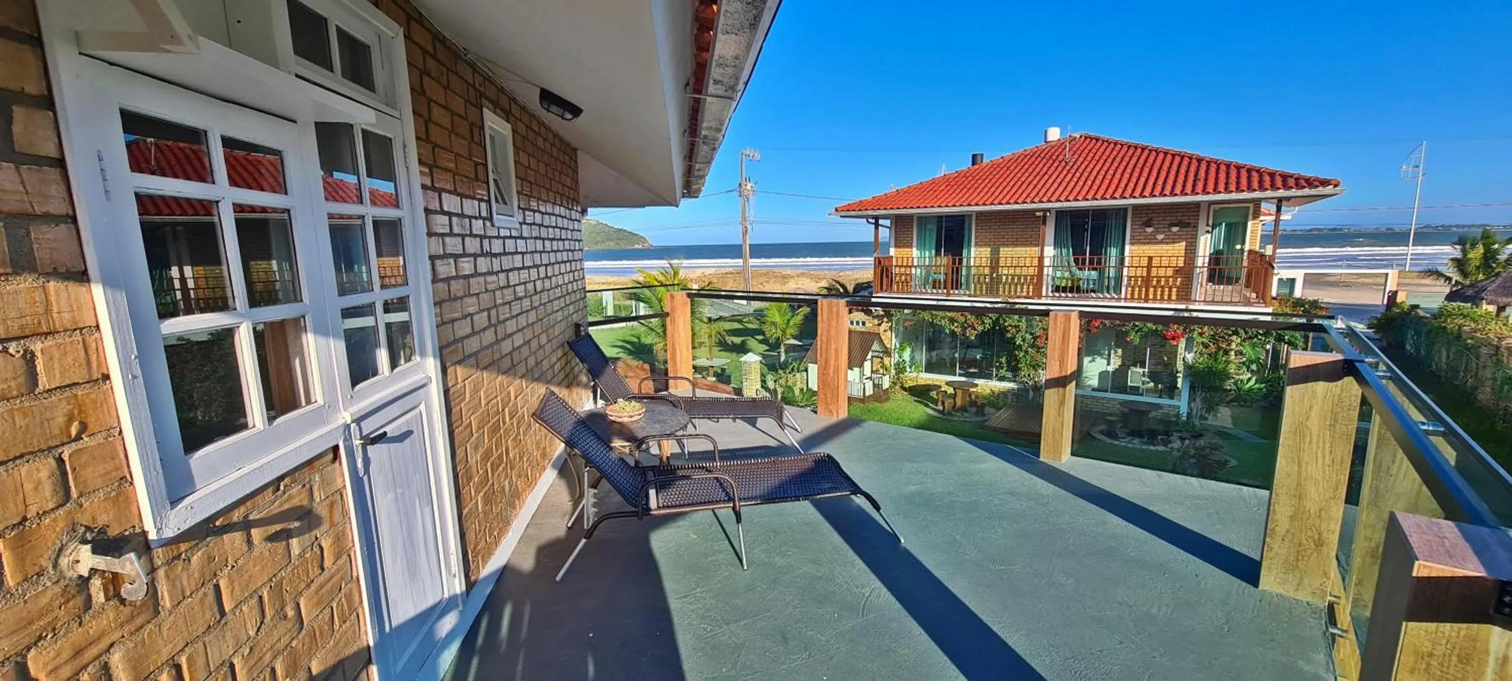 Two-Bedroom Apartment with Sea View in Pousada Recanto Edênico - à beira mar da Praia Ponta do Papagaio, Palhoça SC