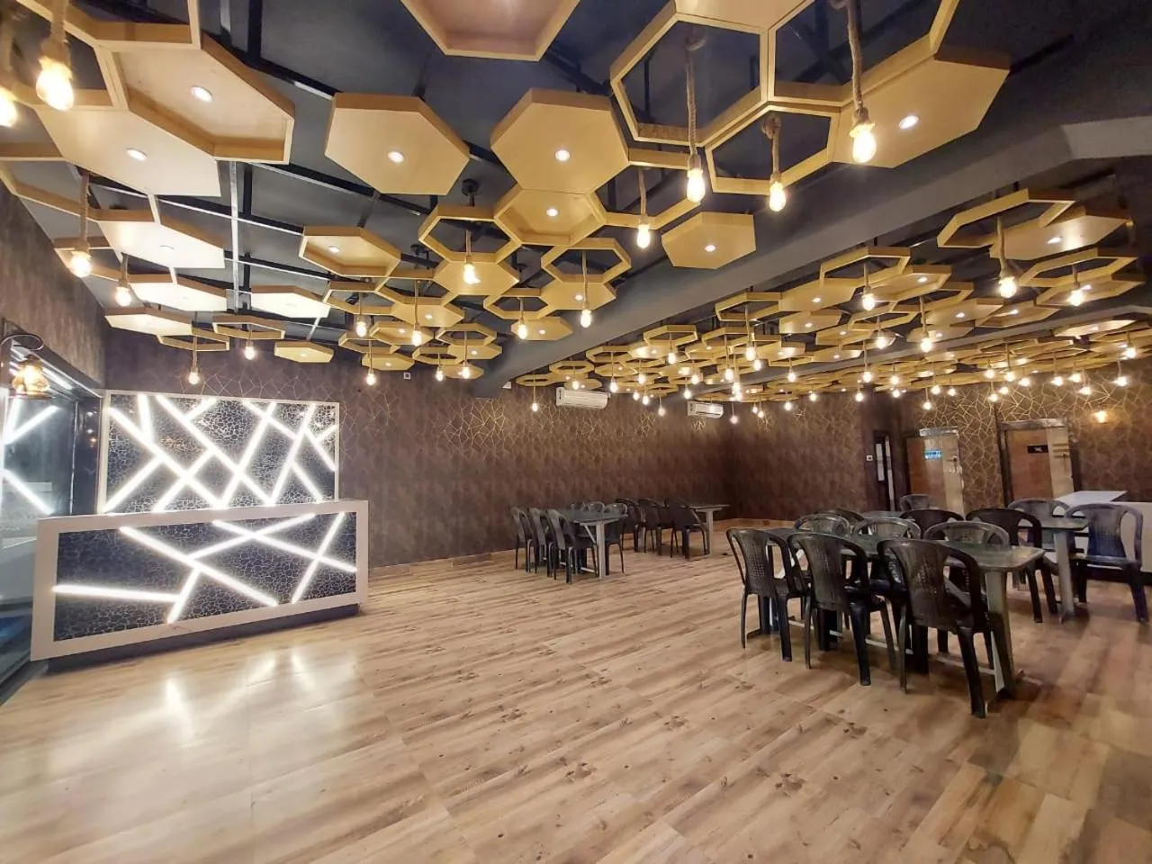 Restaurant/places to eat in Shinjini Resort