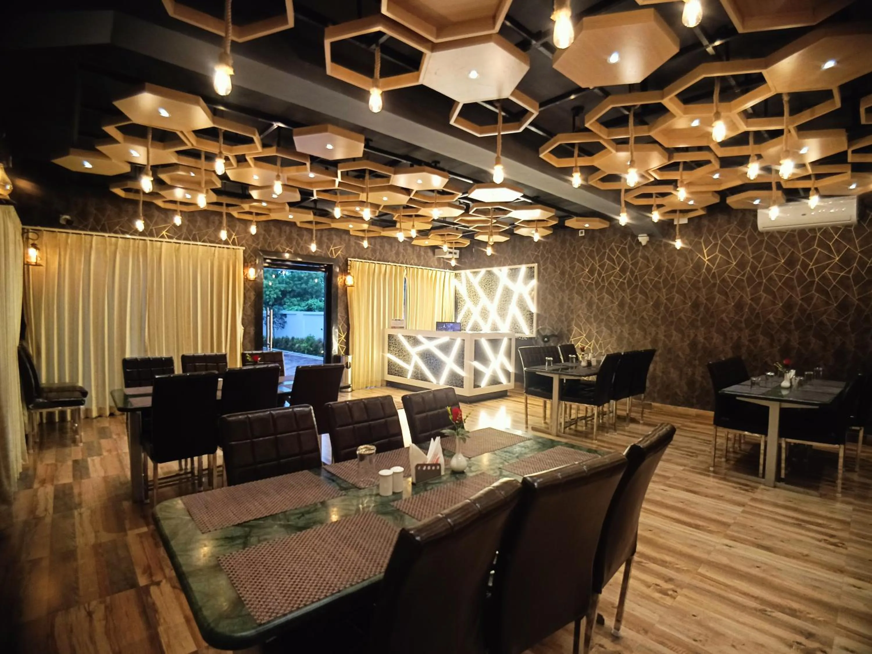 Restaurant/places to eat in Shinjini Resort