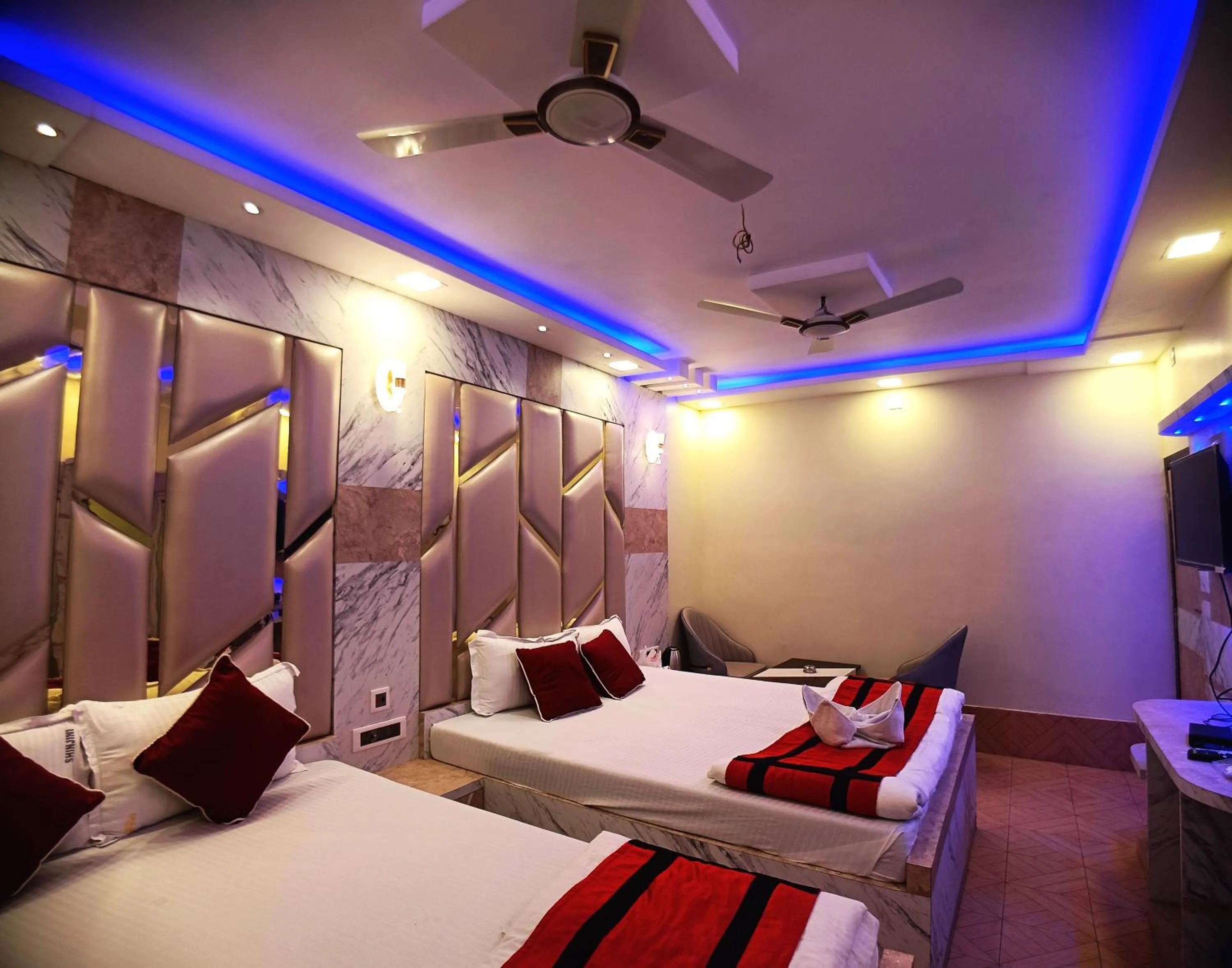 Bed in Shinjini Resort