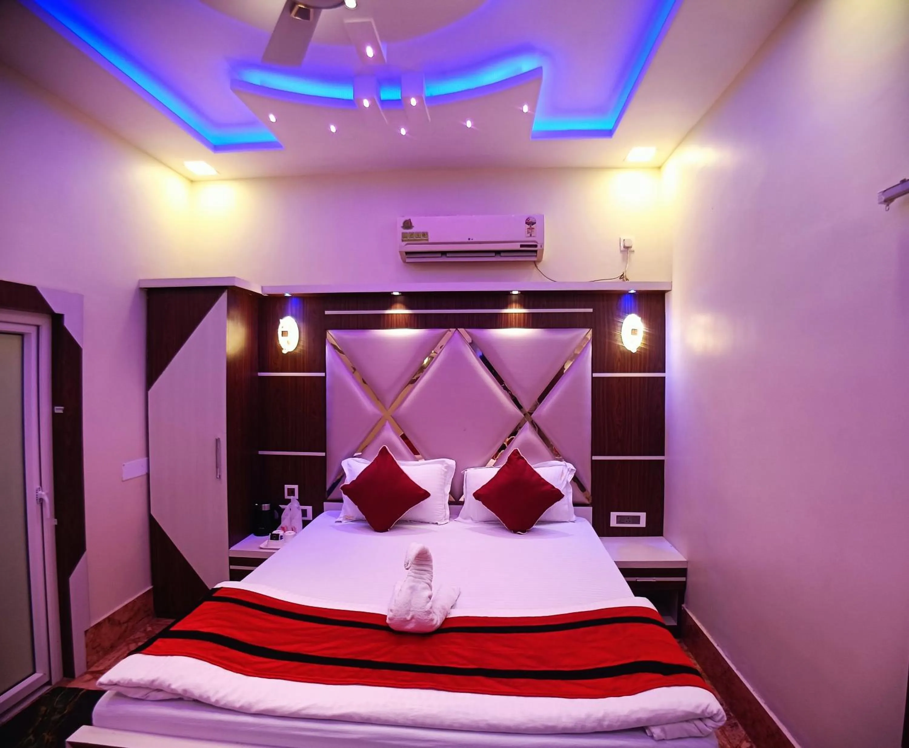 Bed in Shinjini Resort