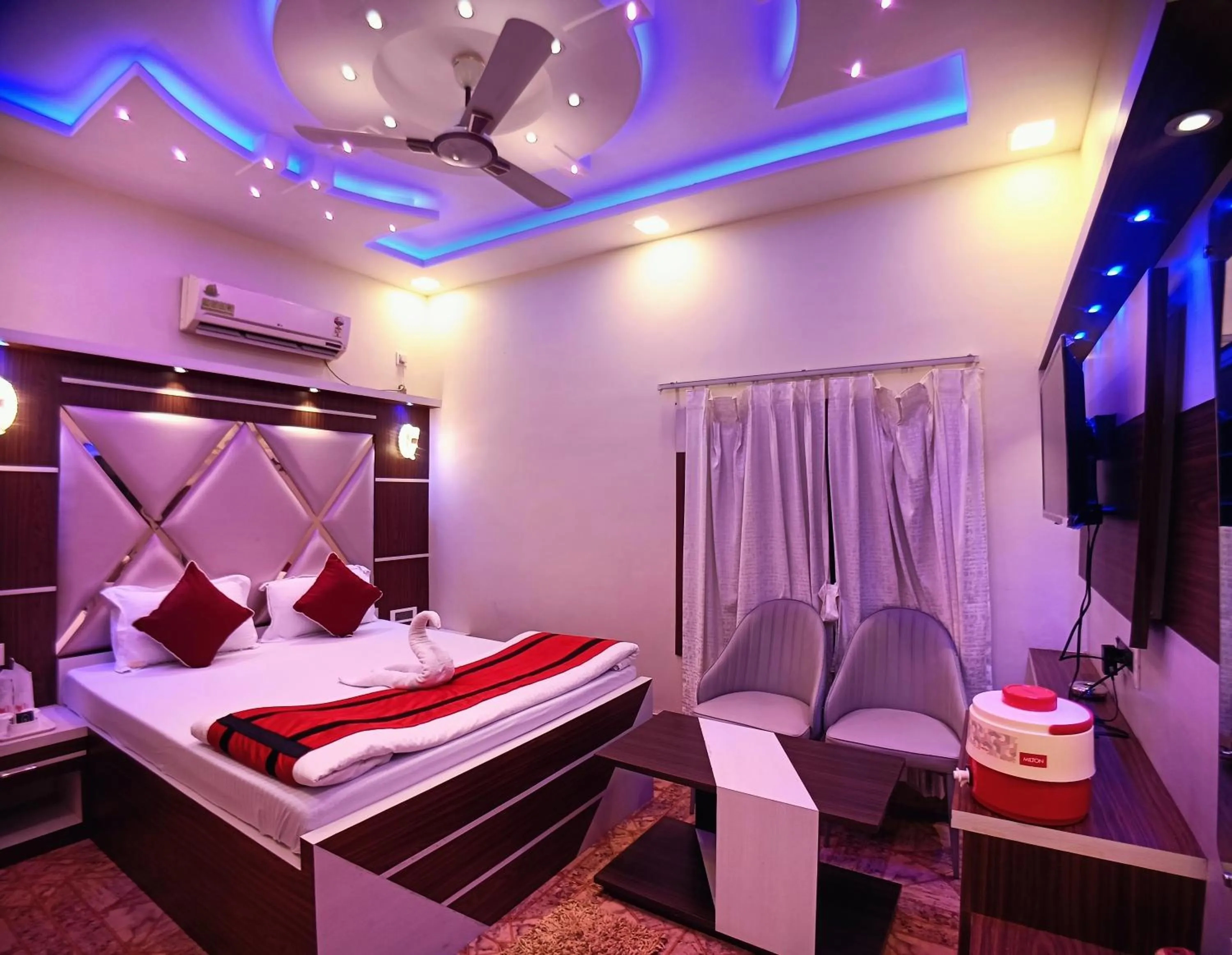 Bed in Shinjini Resort