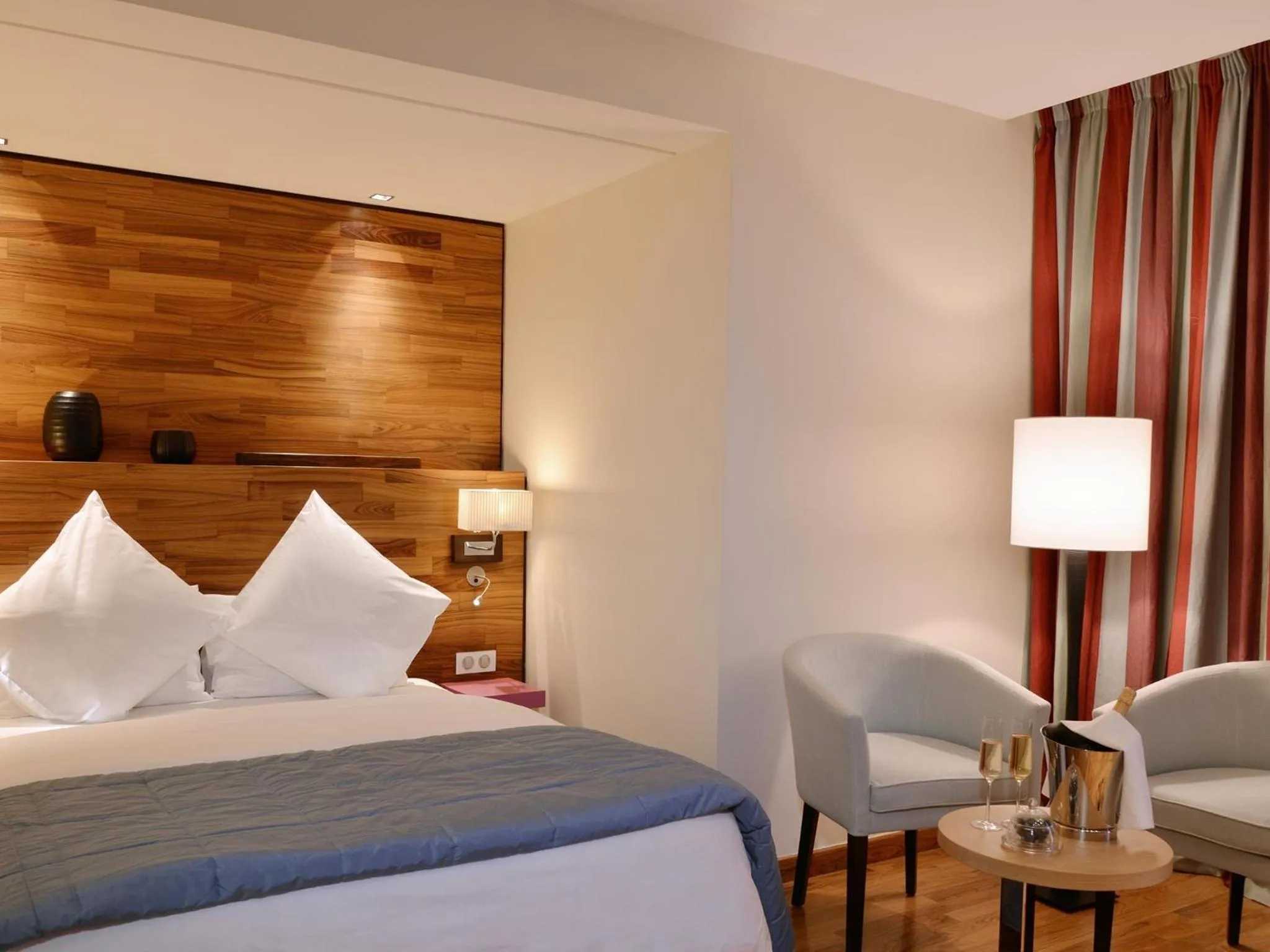 Bedroom in Hôtel Le Cristal