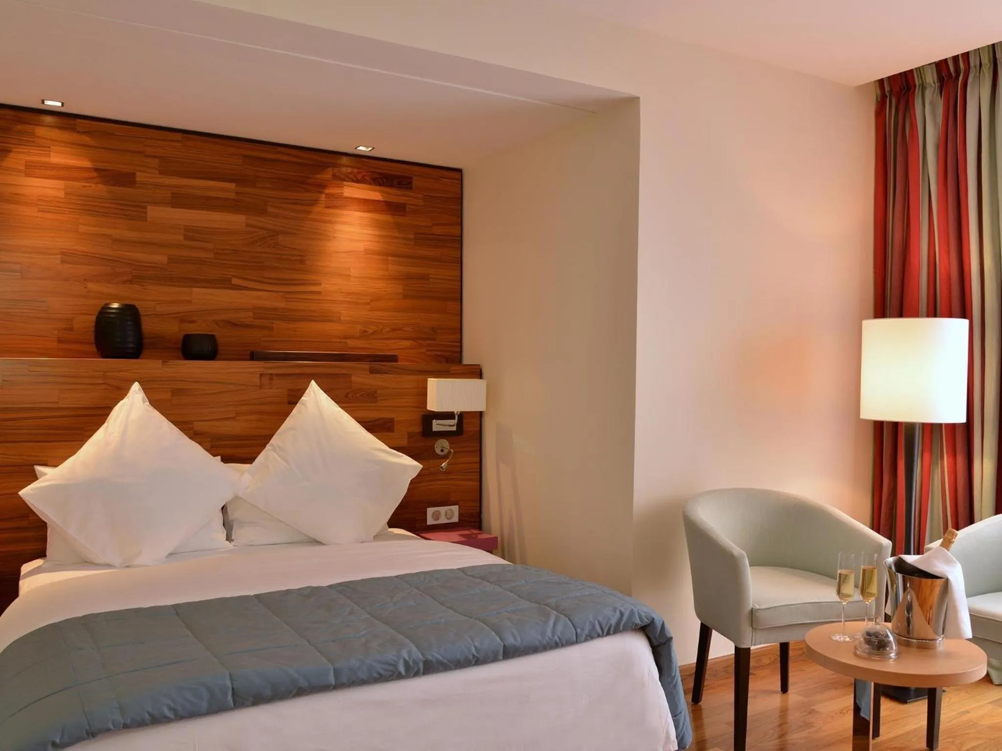 Bedroom in Hôtel Le Cristal