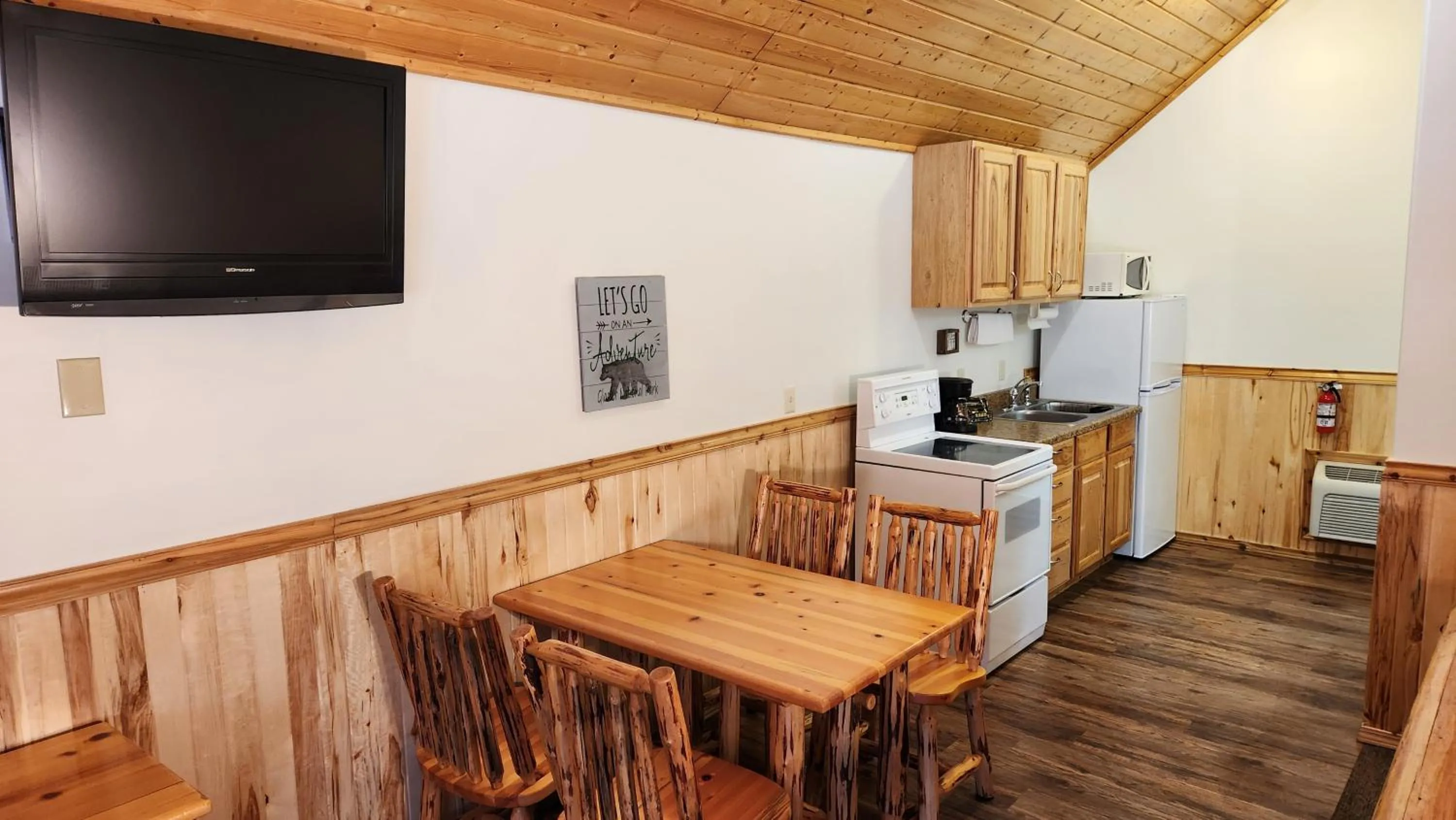 Kitchen or kitchenette in Beargrass Lodging & RV Resort