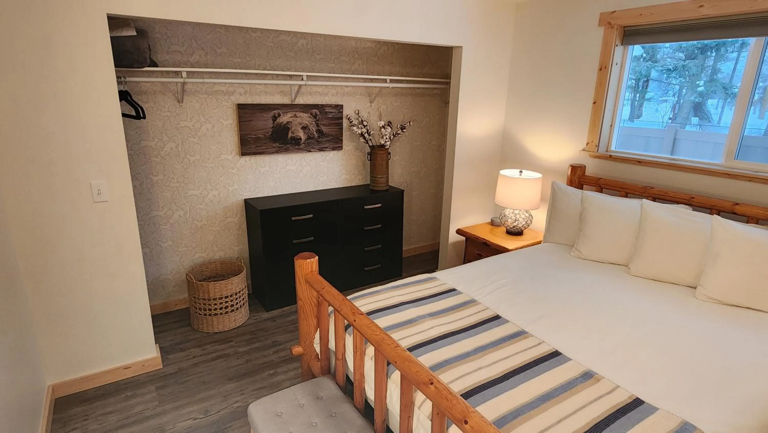 Bed in Beargrass Lodging & RV Resort