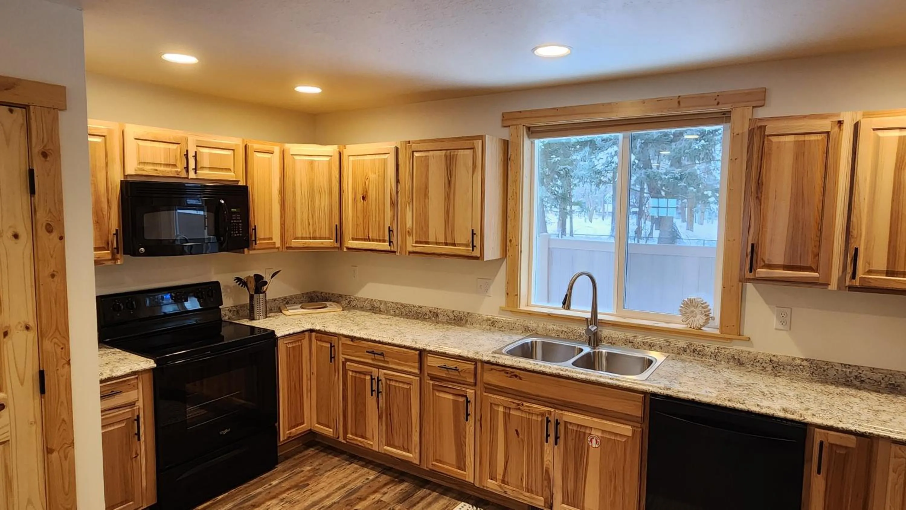 Kitchen or kitchenette in Beargrass Lodging & RV Resort