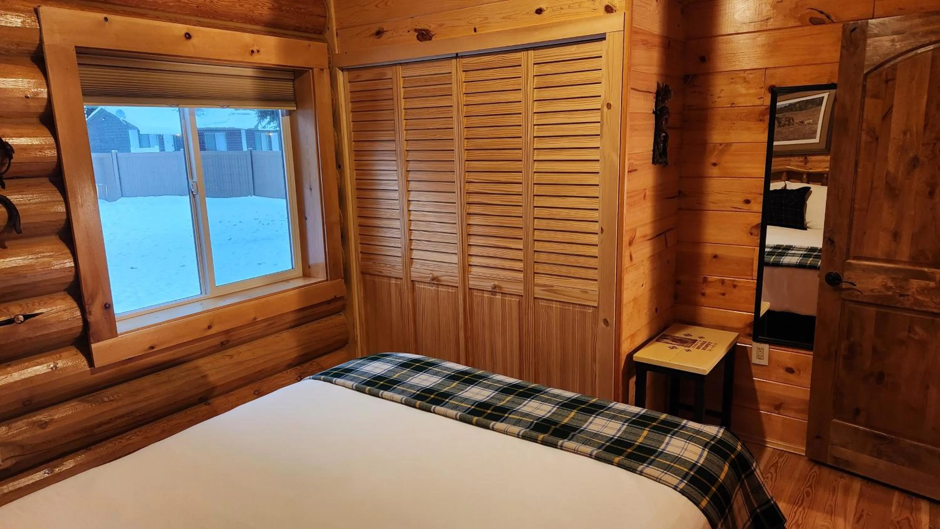 Photo of the whole room, Bed in Beargrass Lodging & RV Resort