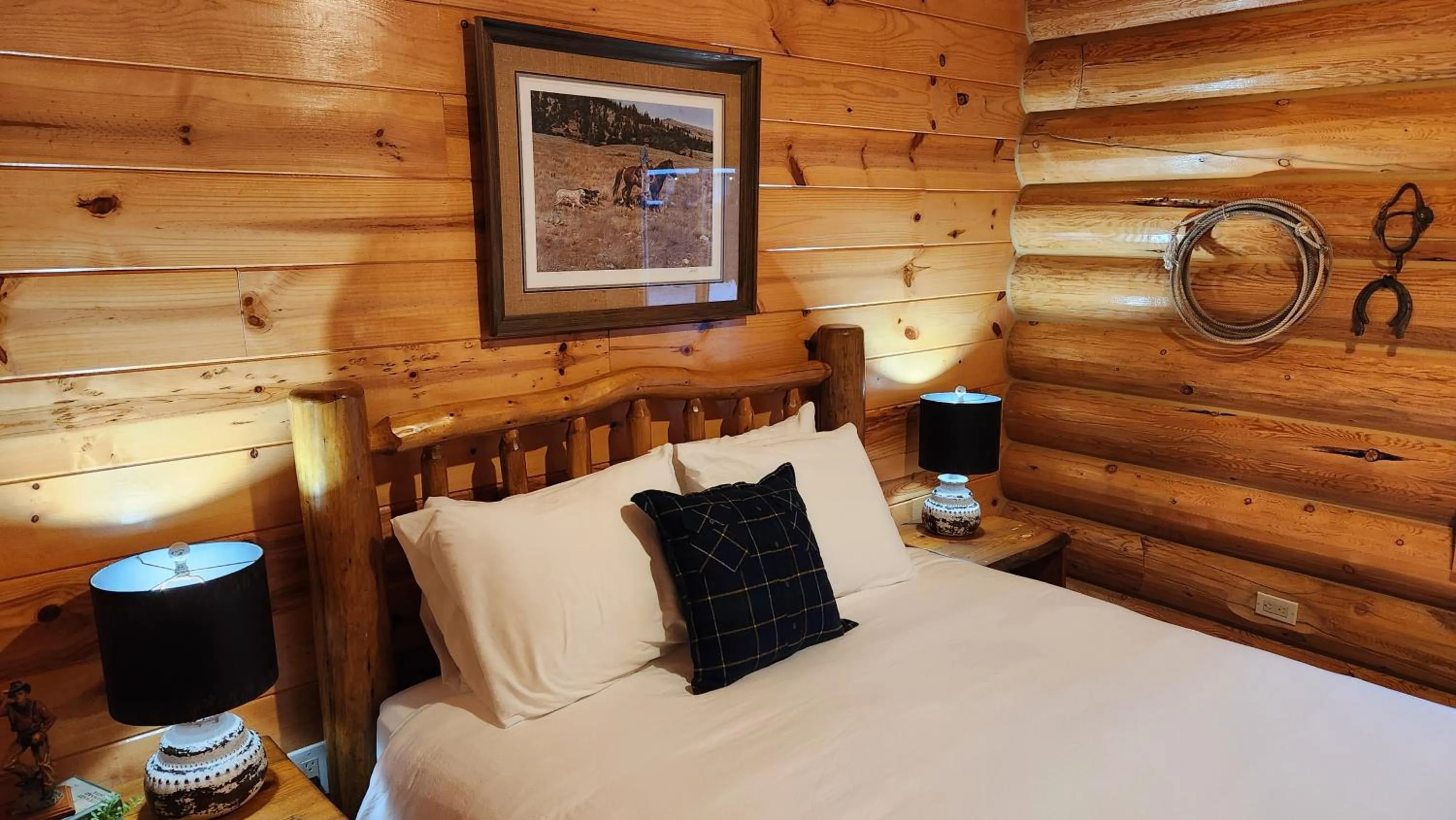 Bed in Beargrass Lodging & RV Resort