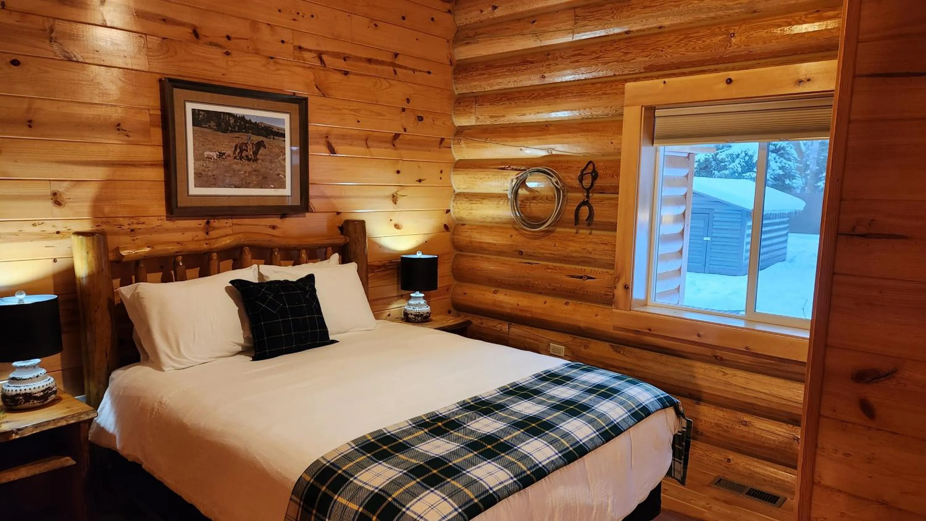 Bed in Beargrass Lodging & RV Resort