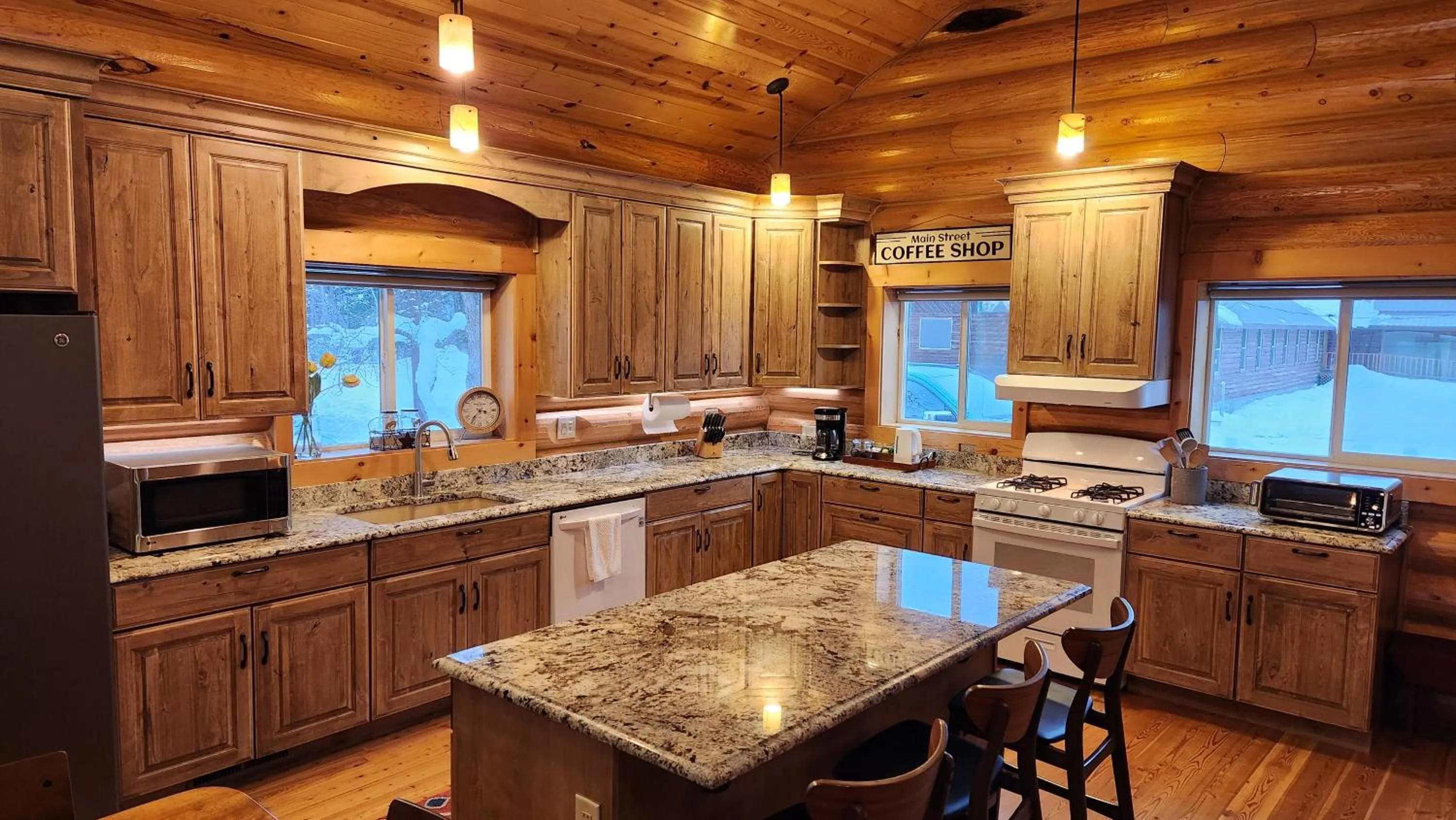 Kitchen or kitchenette in Beargrass Lodging & RV Resort