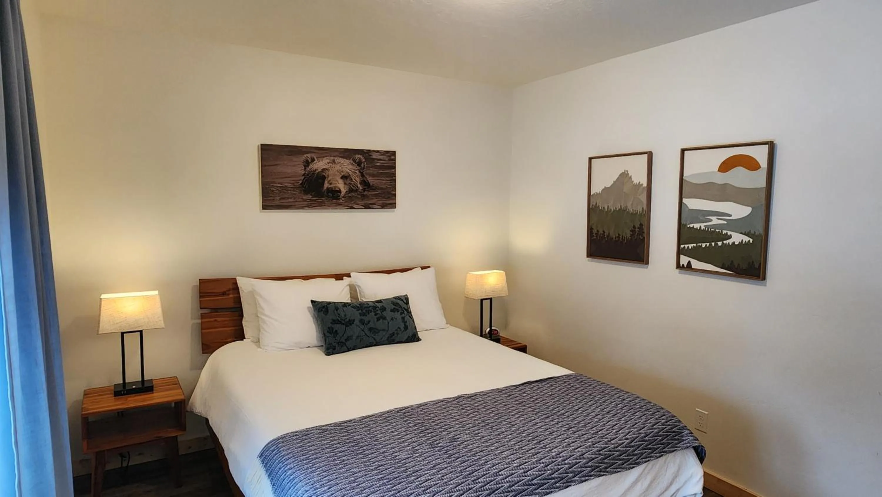 Bed in Beargrass Lodging & RV Resort