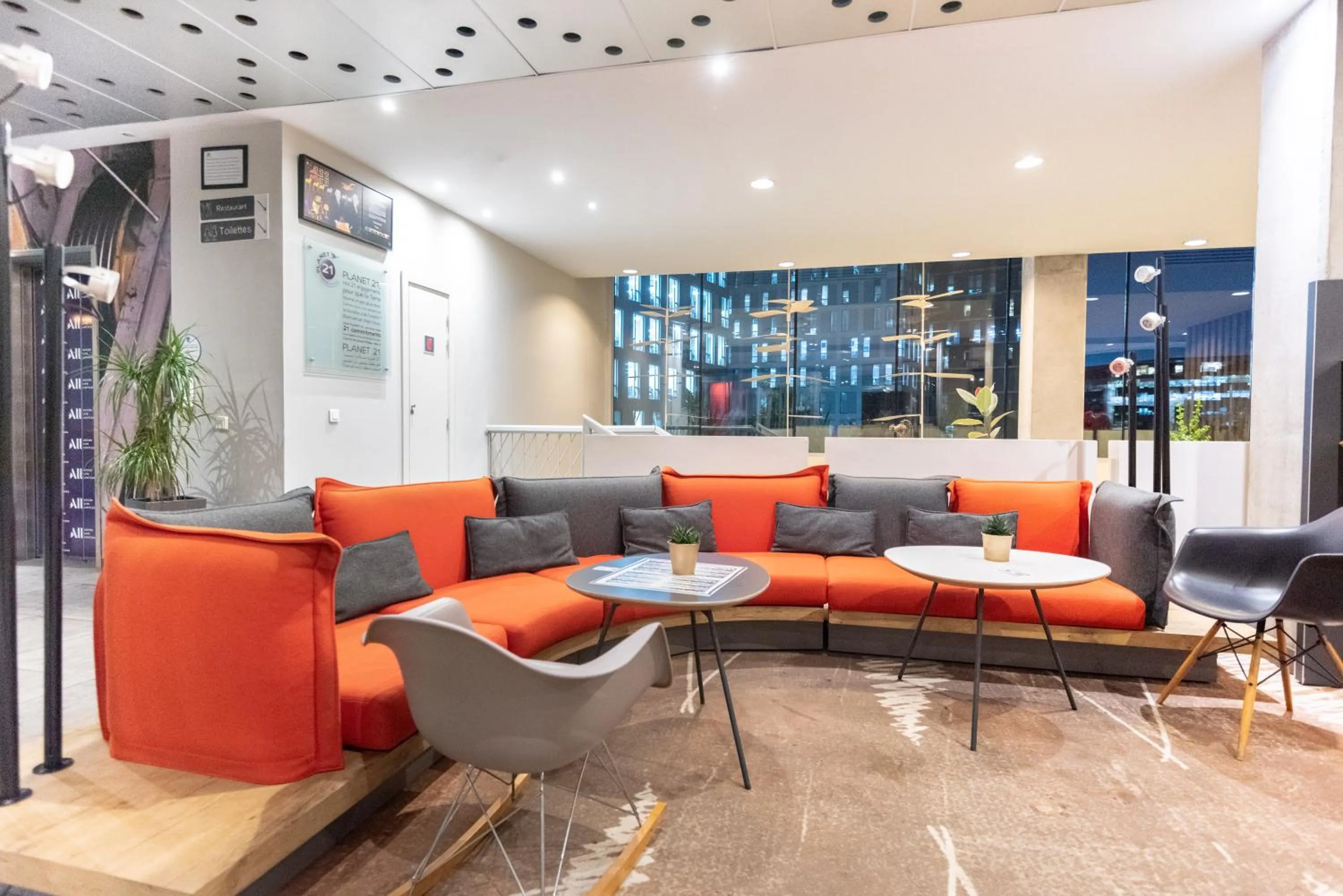 Lounge or bar in Ibis Casanearshore