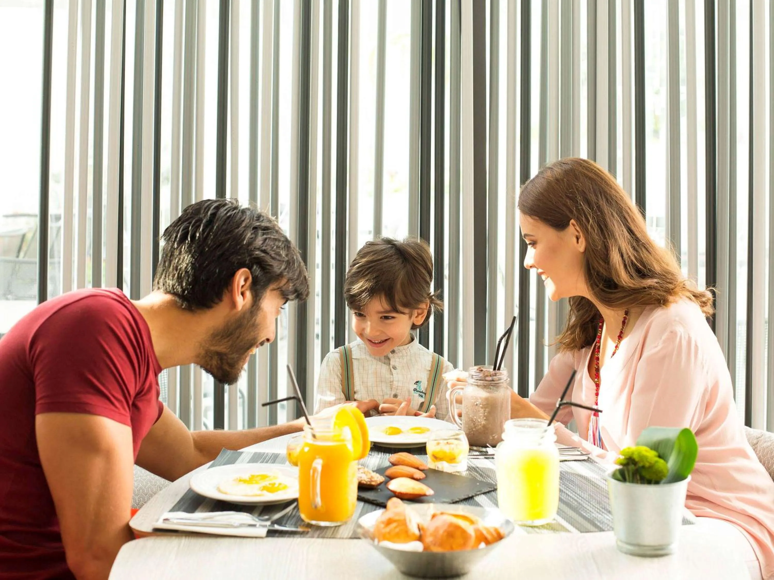 Restaurant/places to eat in Ibis Casanearshore