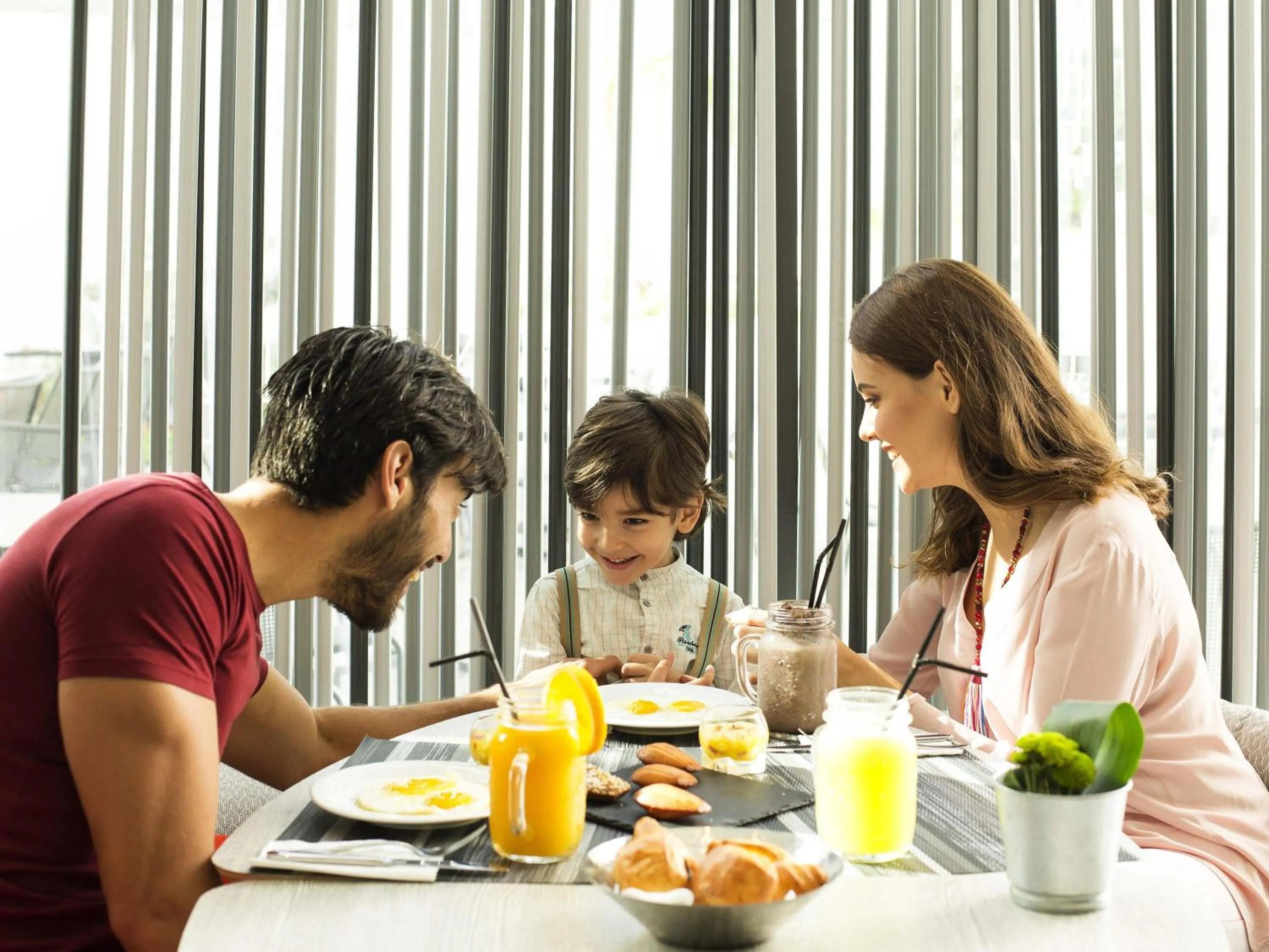 Restaurant/places to eat in Ibis Casanearshore