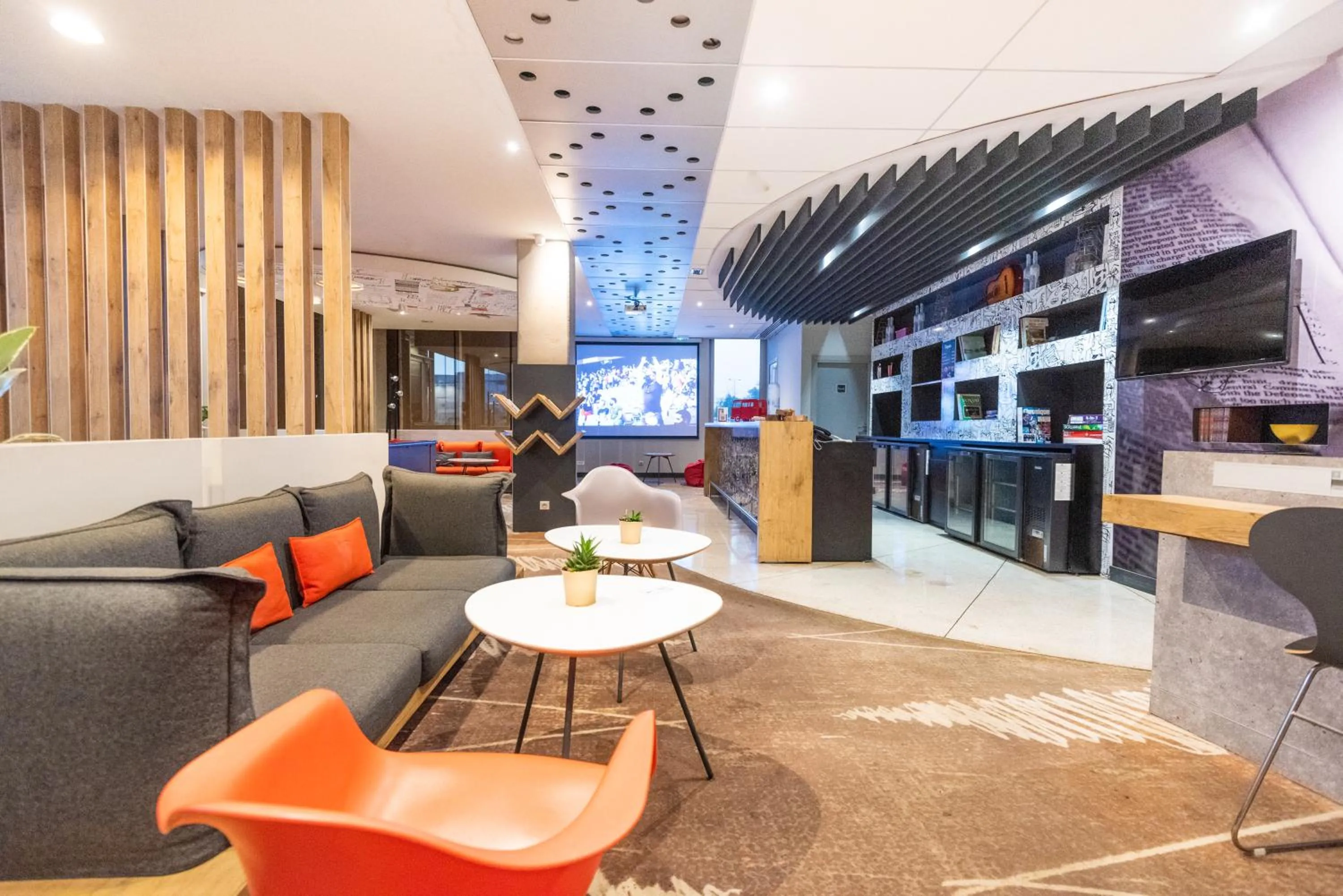 Lounge or bar in Ibis Casanearshore