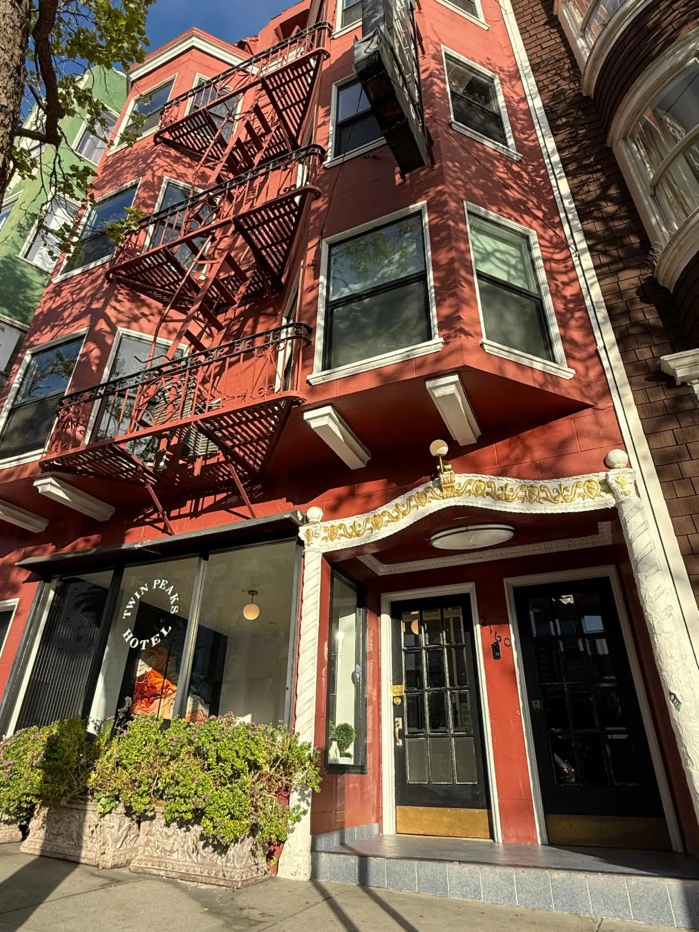 Property building in Twin Peaks Hotel