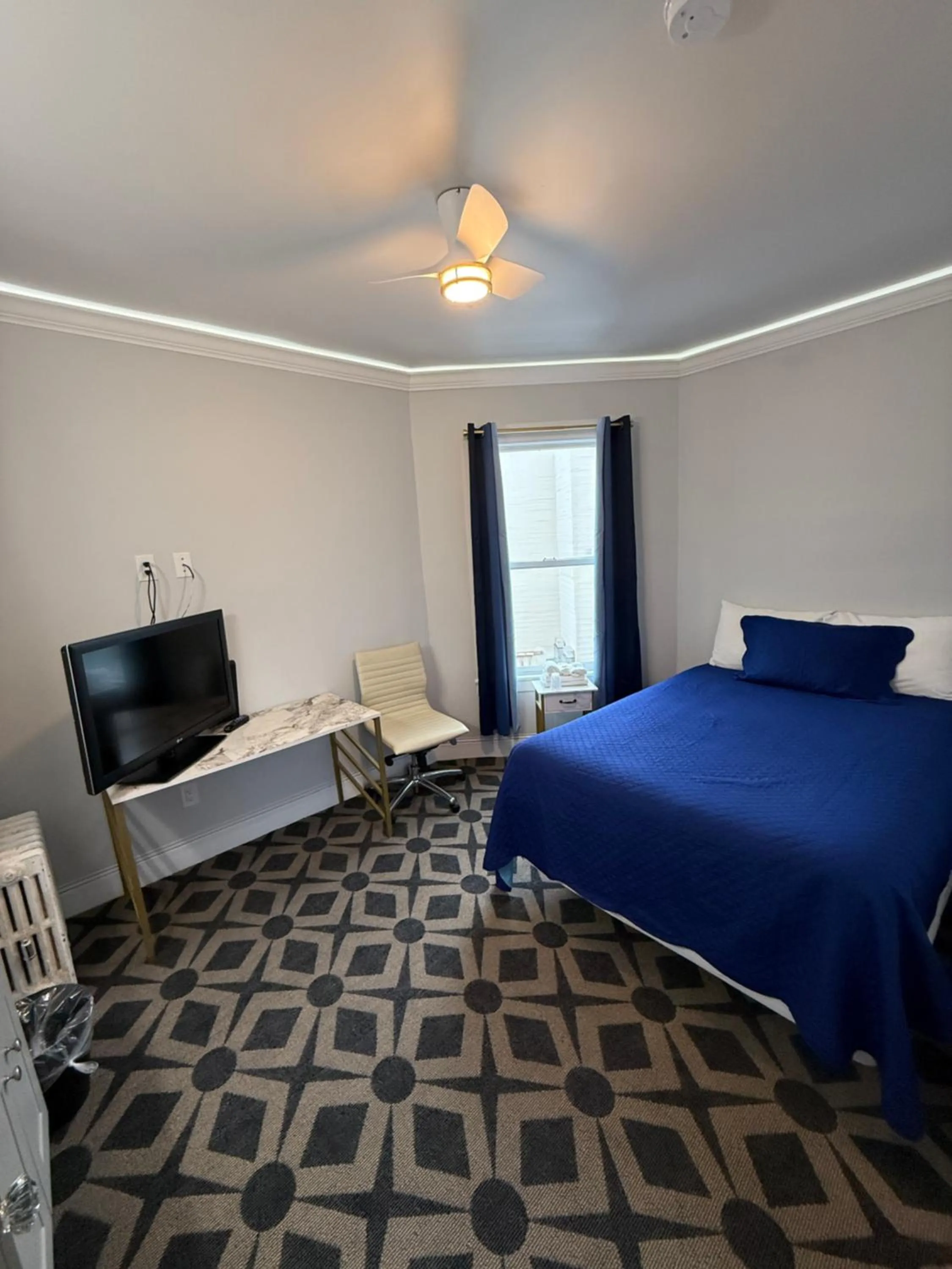 Bed in Twin Peaks Hotel