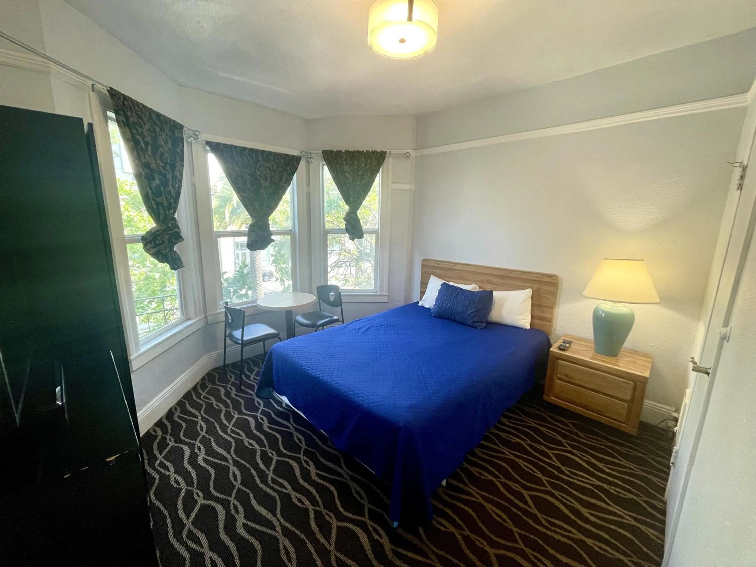 Bed in Twin Peaks Hotel