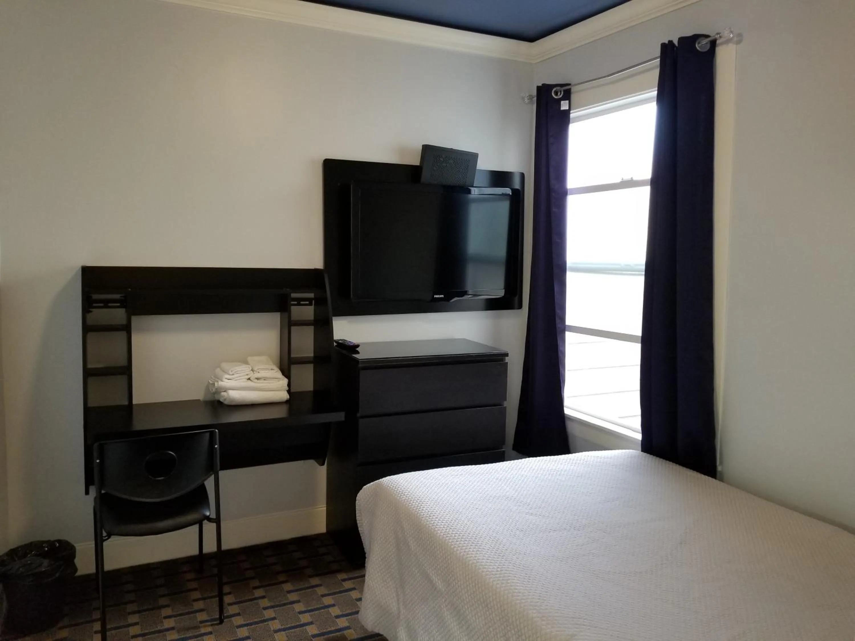 Bed in Twin Peaks Hotel