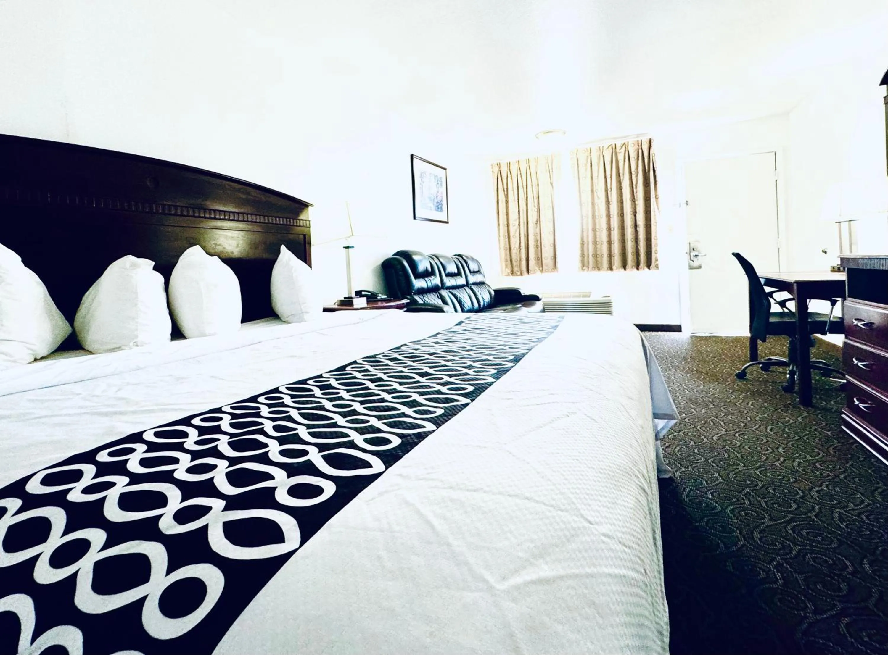 Bed in Shiloh Inn Lamesa