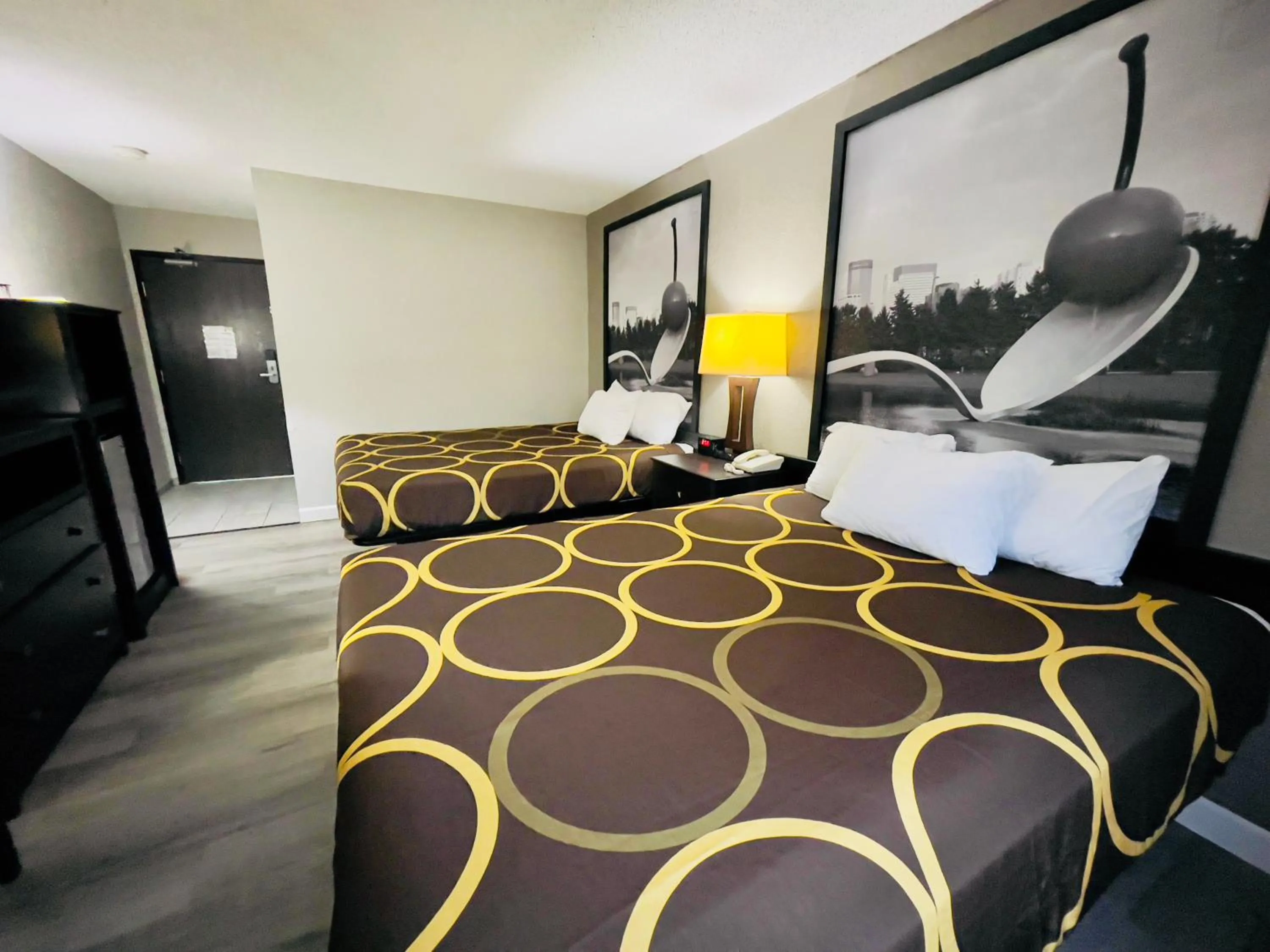 Bedroom, Bed in Super 8 by Wyndham Shakopee